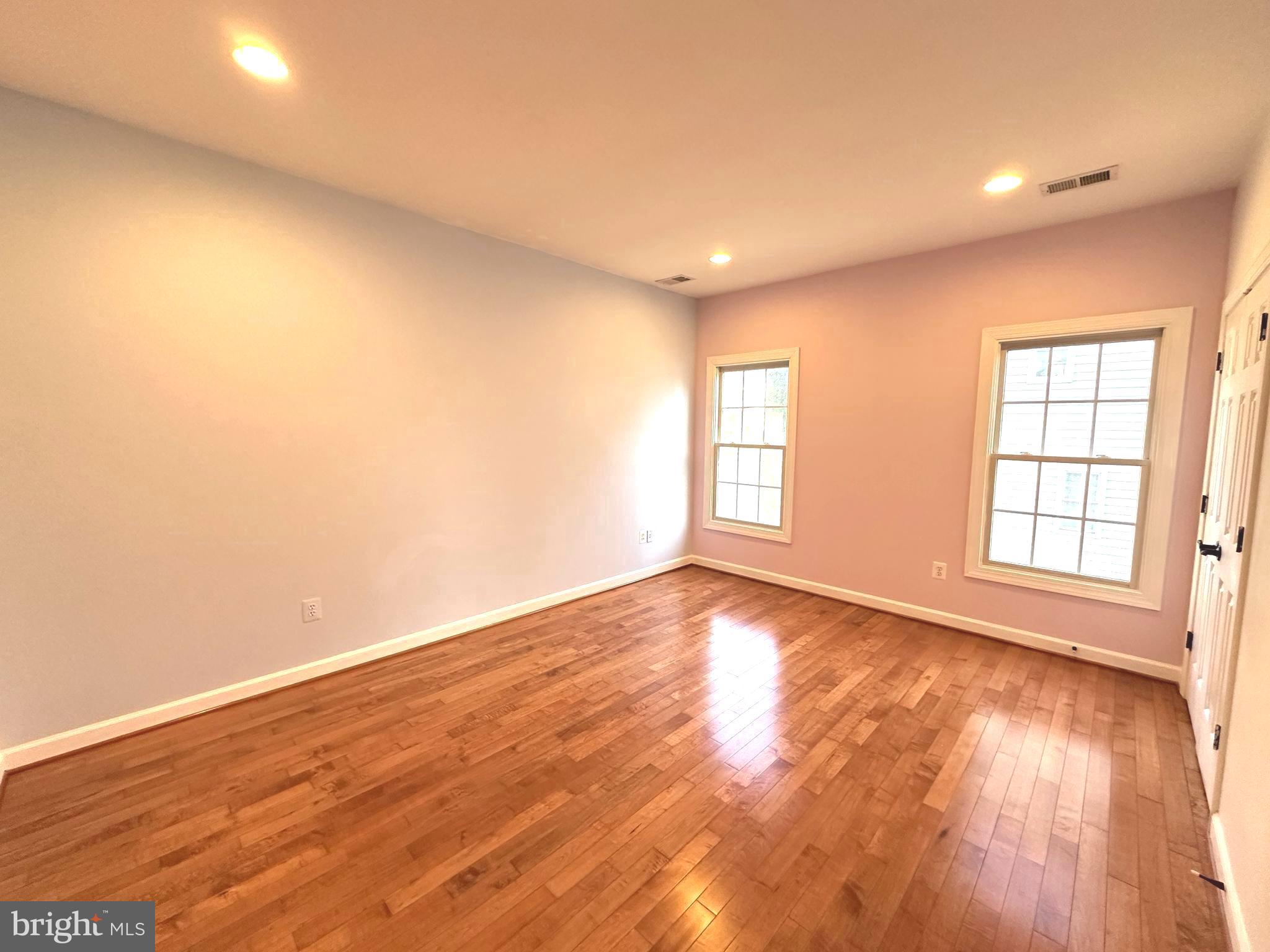 WINDSOR KNOLLS - Residential