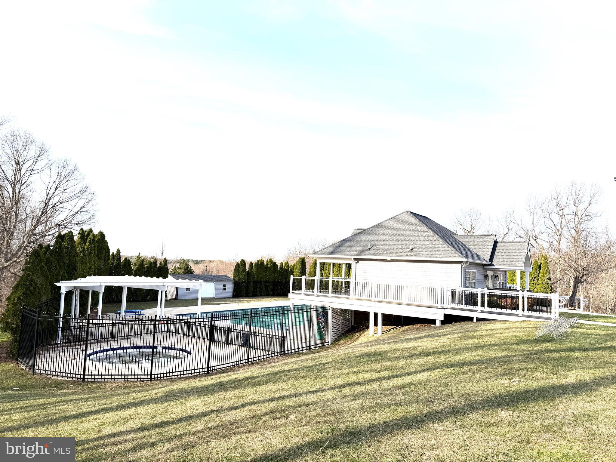 WINDSOR KNOLLS - Residential