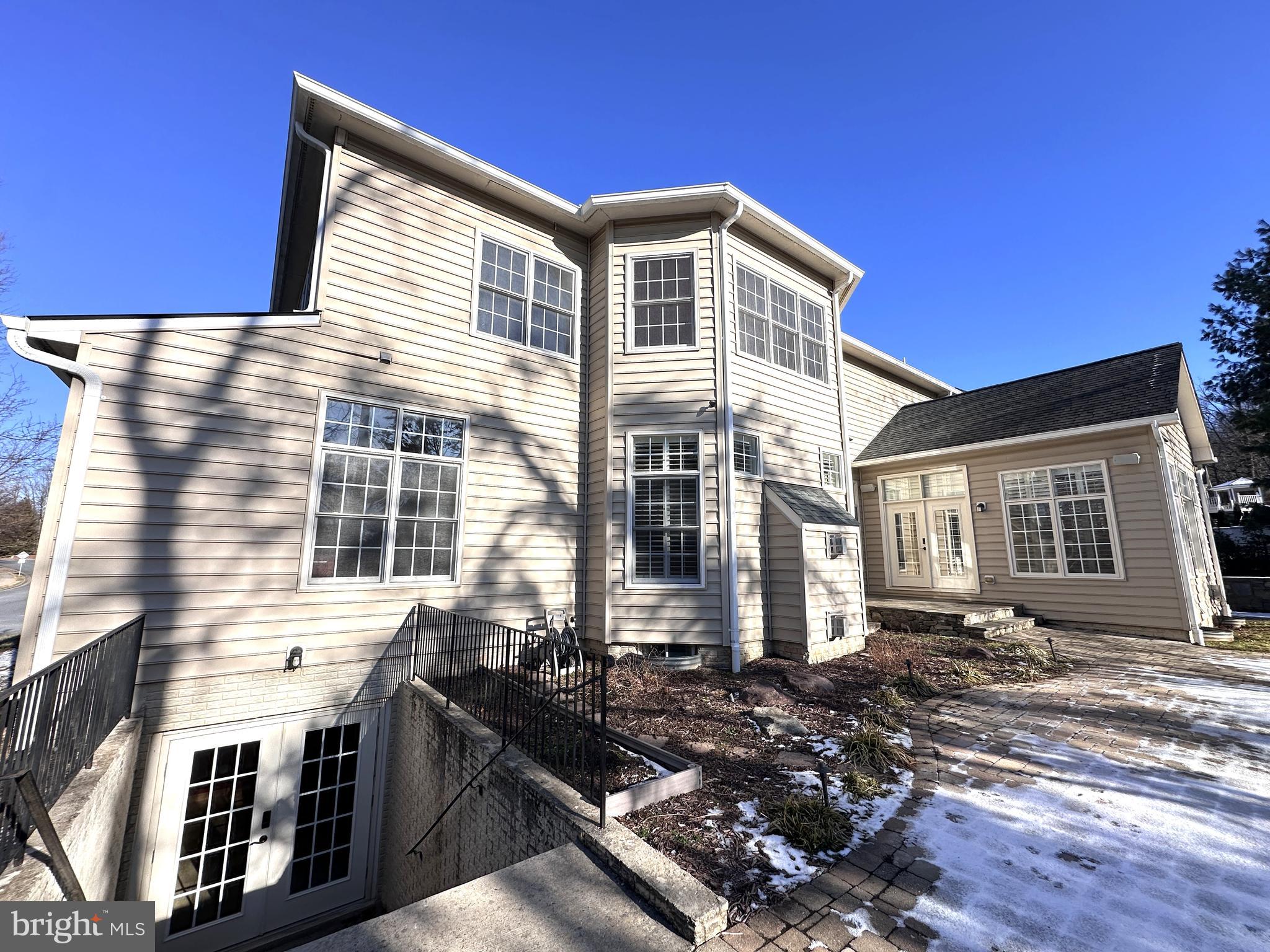 WINDSOR KNOLLS - Residential