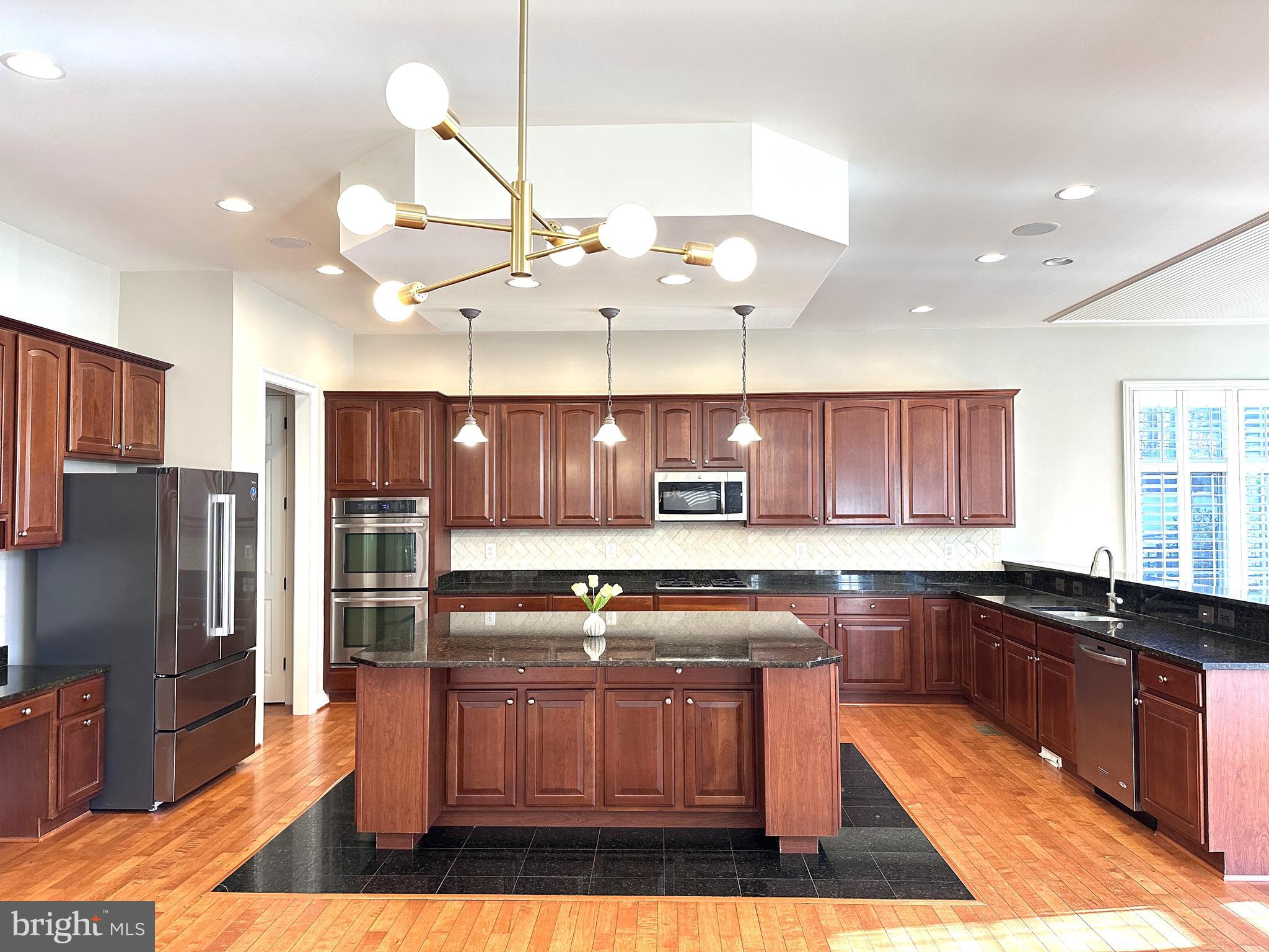 WINDSOR KNOLLS - Residential