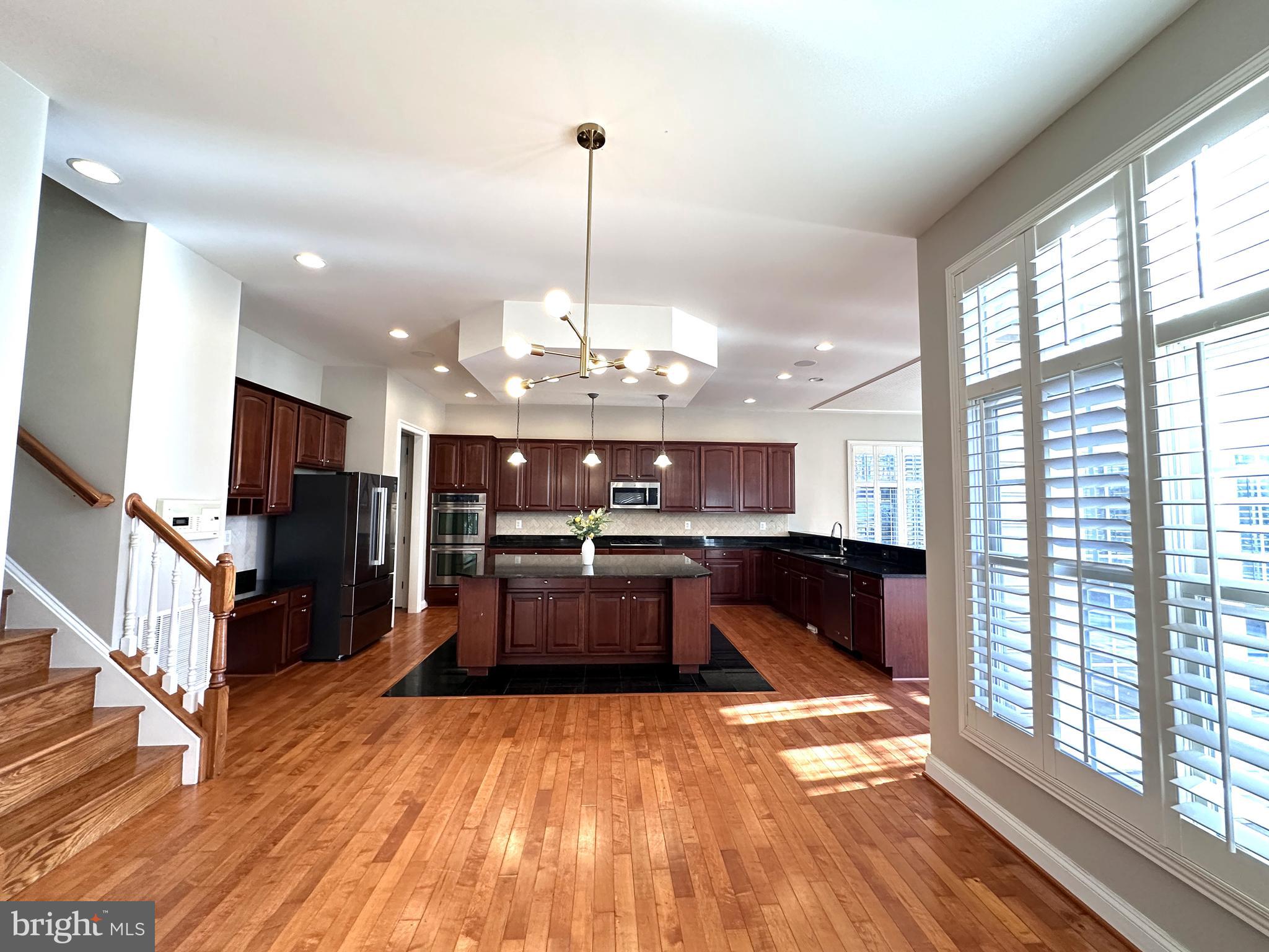 WINDSOR KNOLLS - Residential