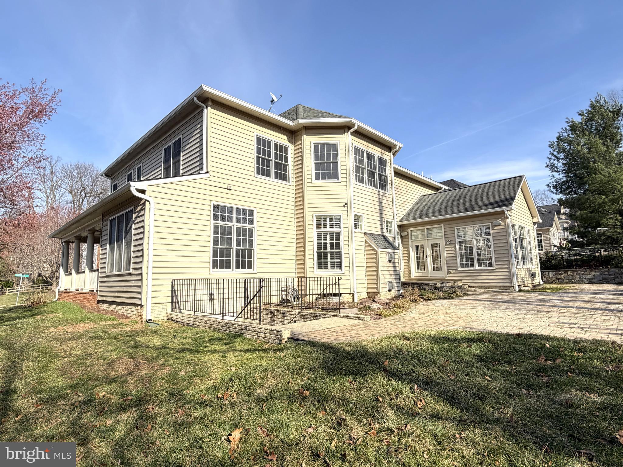 WINDSOR KNOLLS - Residential