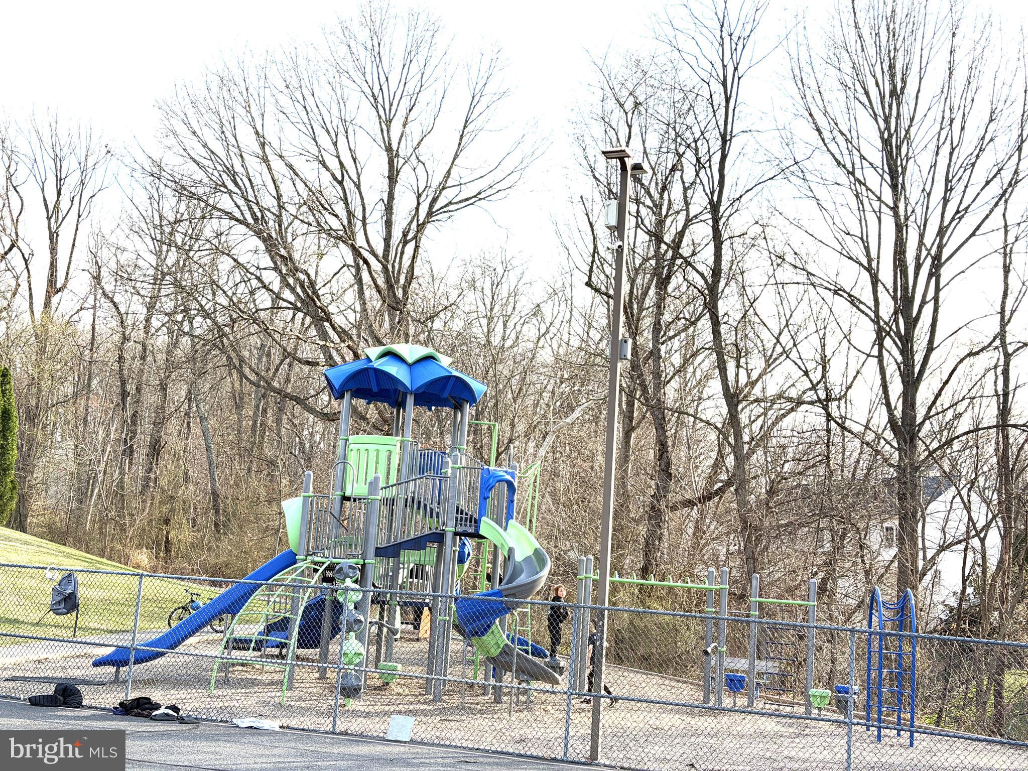 WINDSOR KNOLLS - Residential