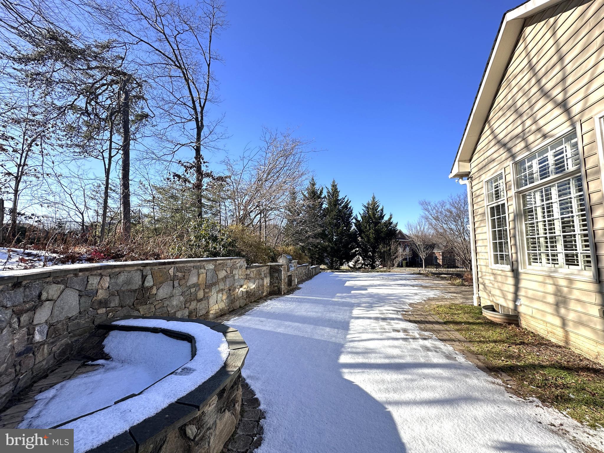 WINDSOR KNOLLS - Residential