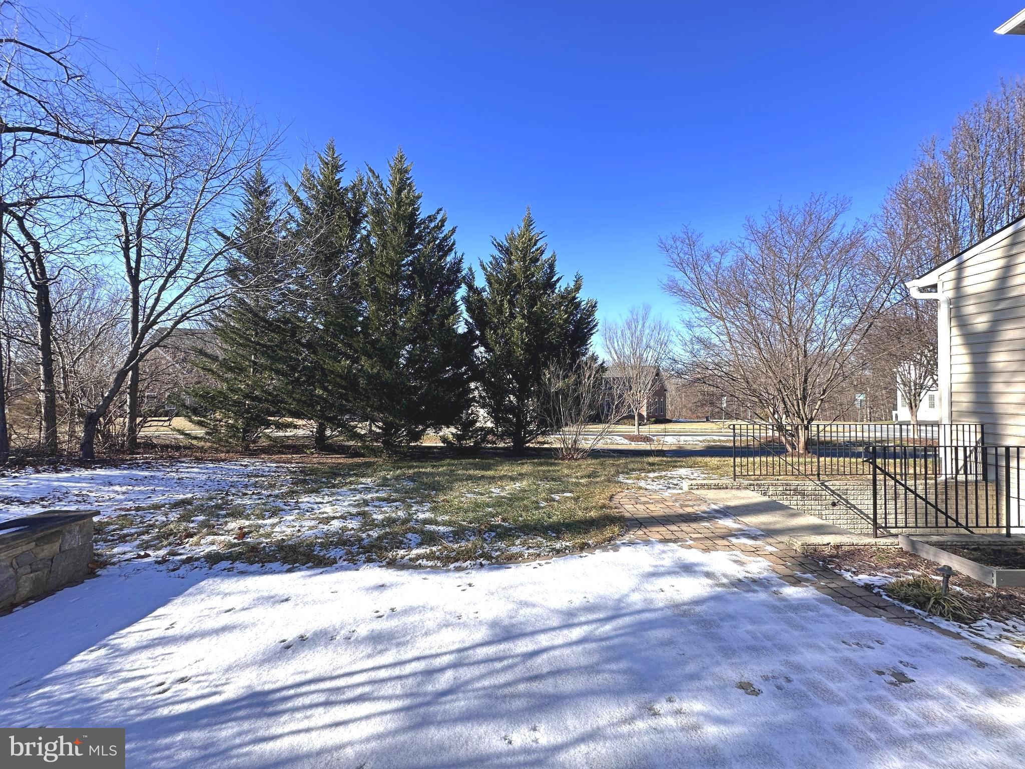 WINDSOR KNOLLS - Residential