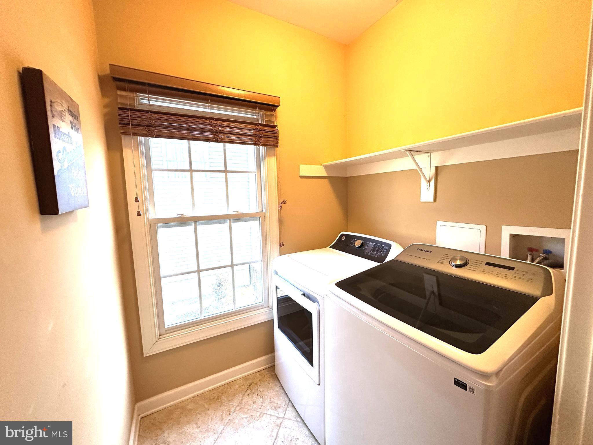 WINDSOR KNOLLS - Residential