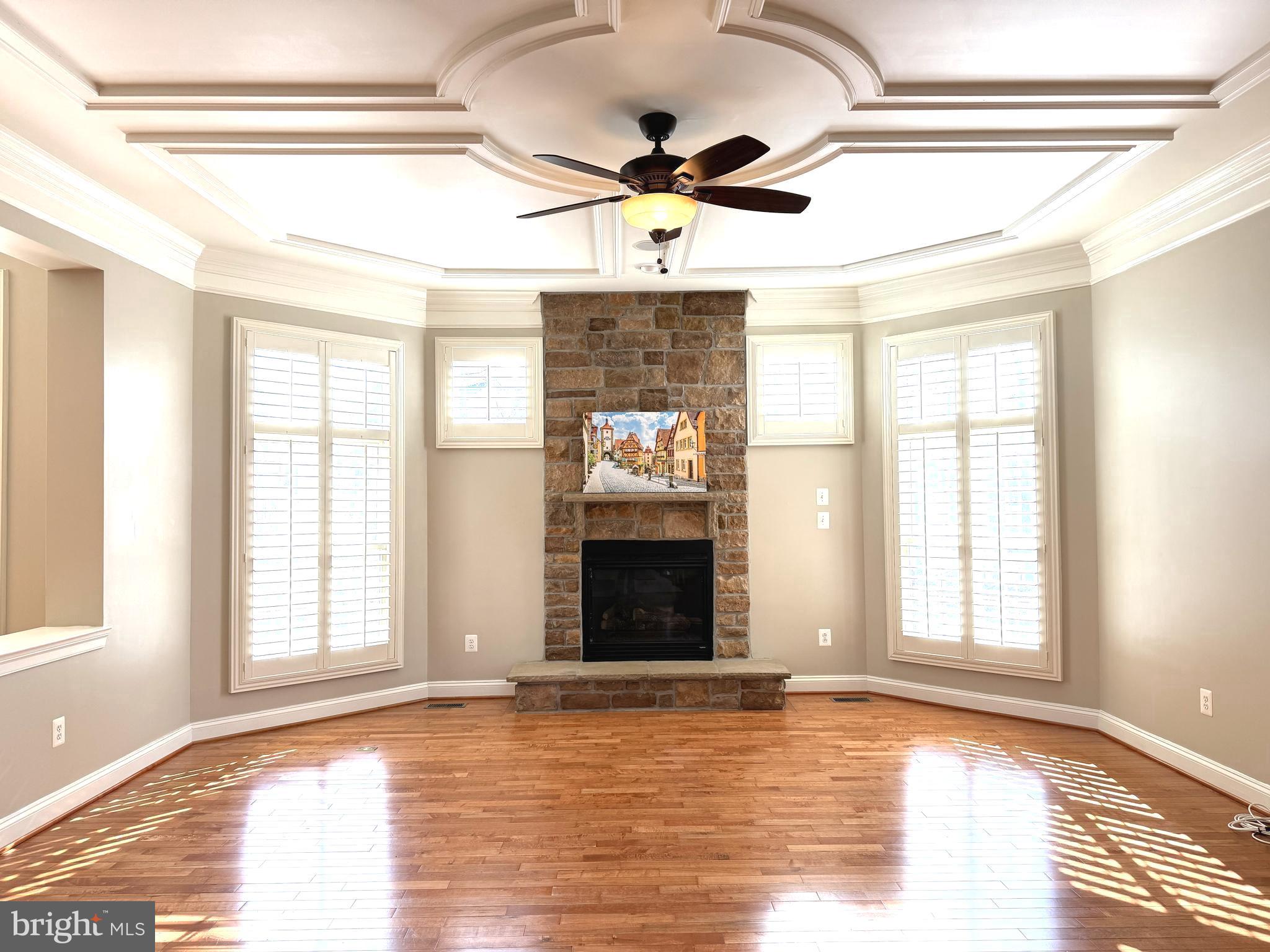 WINDSOR KNOLLS - Residential