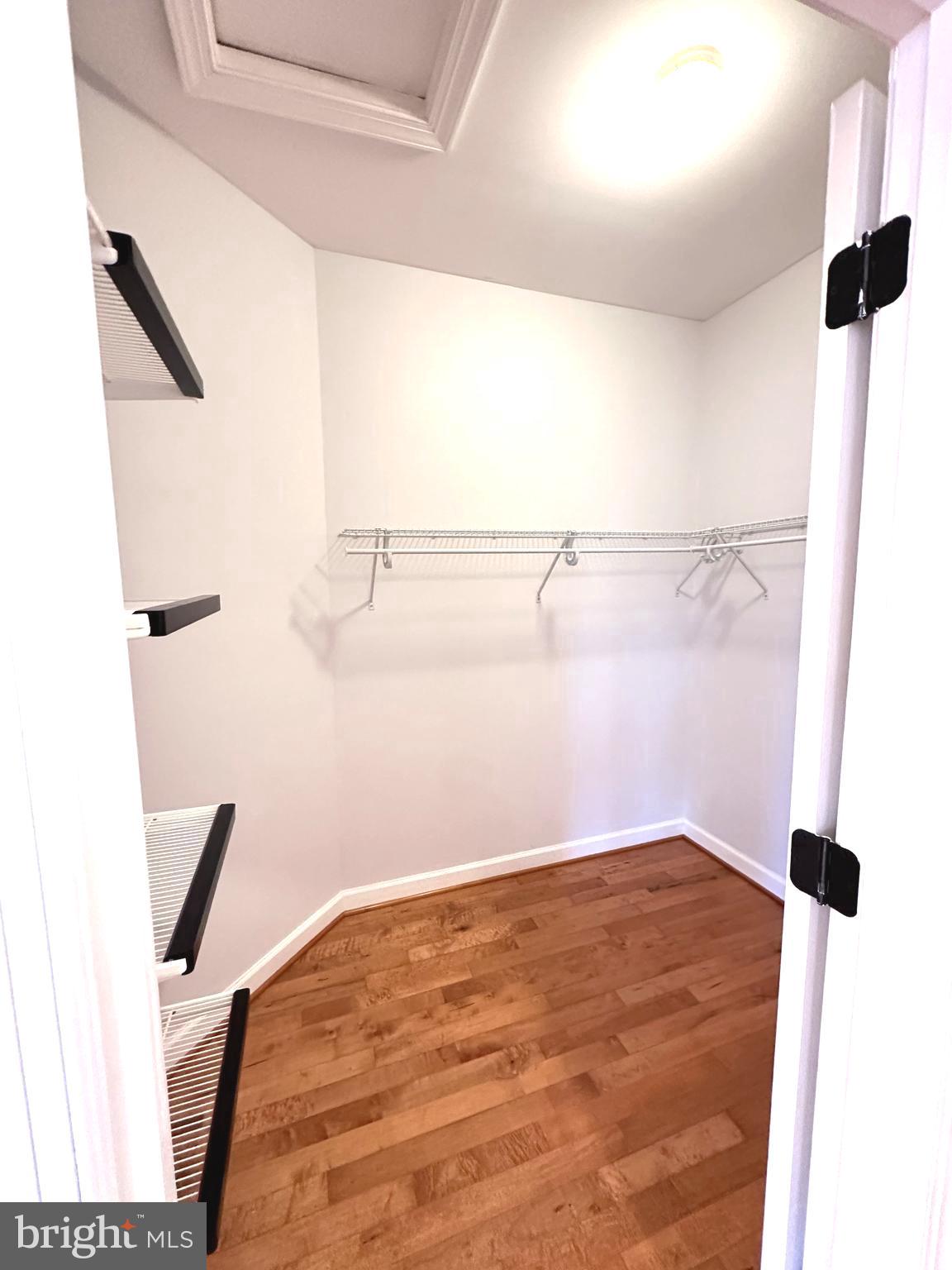 WINDSOR KNOLLS - Residential