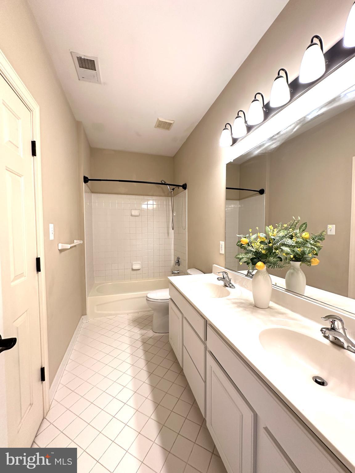 WINDSOR KNOLLS - Residential