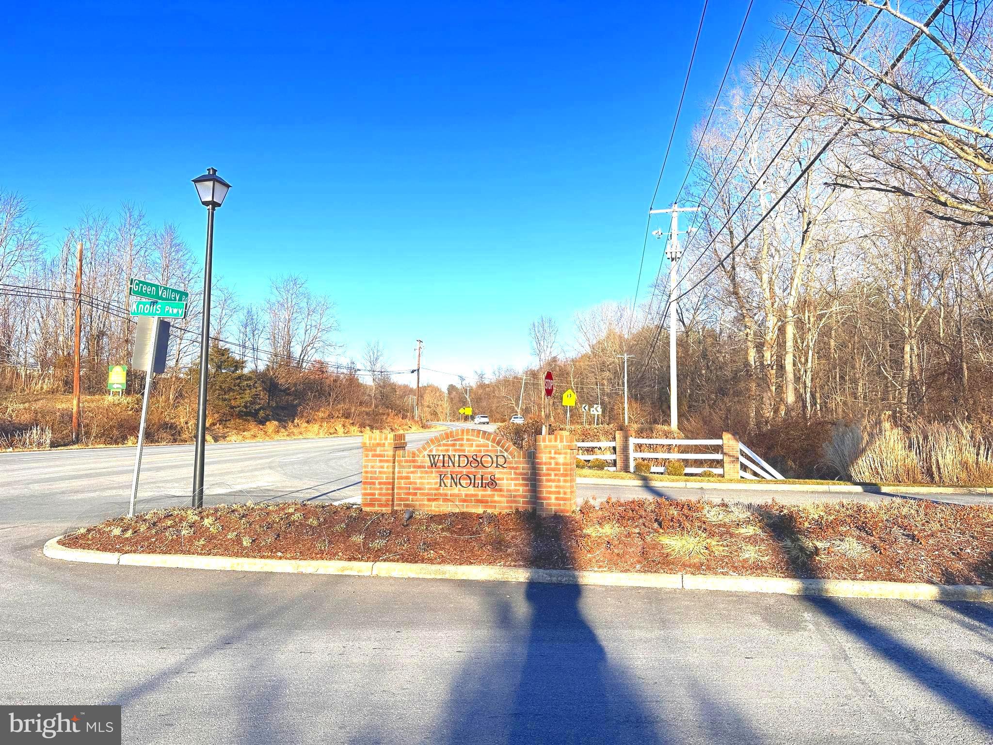 WINDSOR KNOLLS - Residential