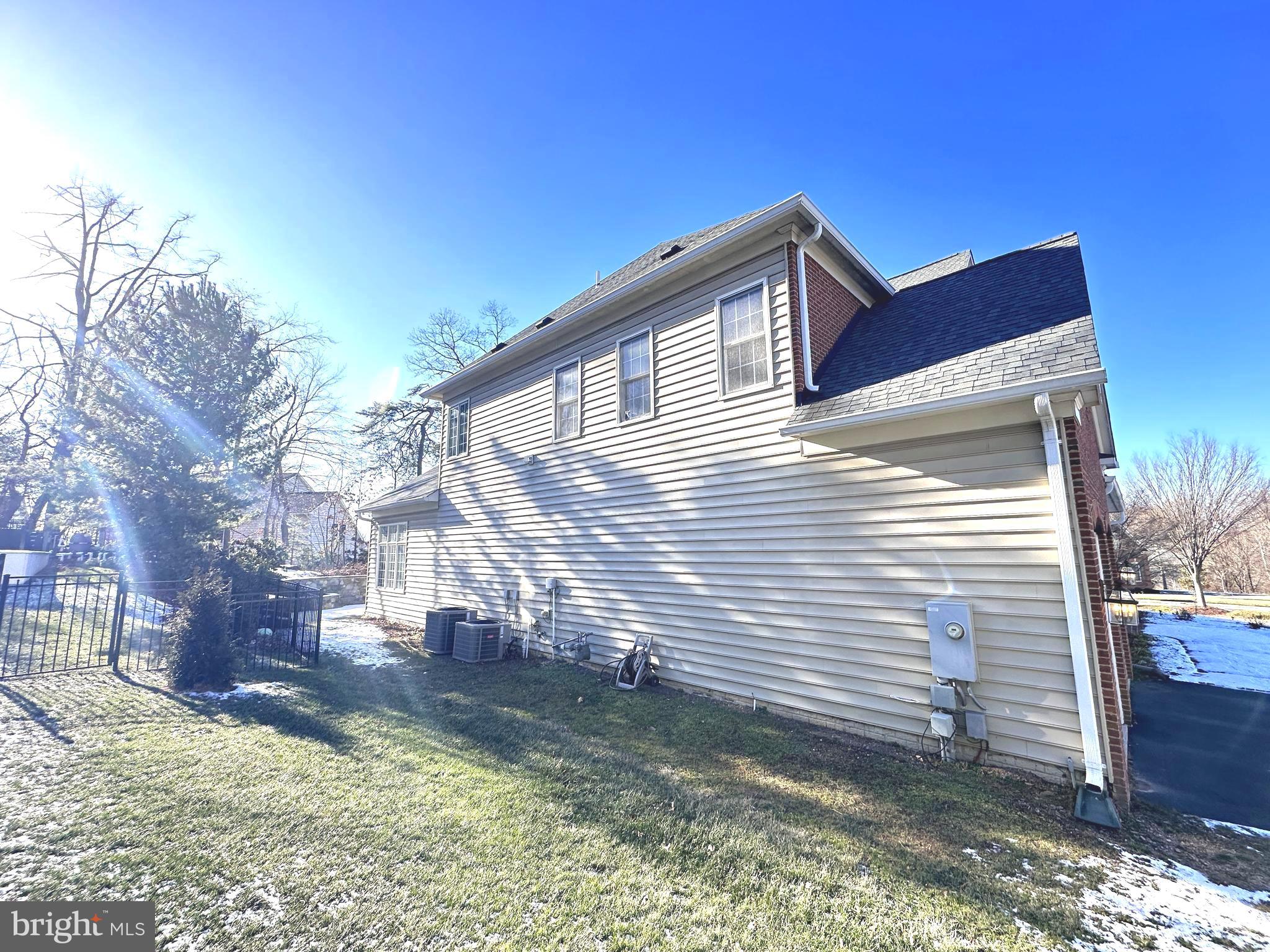 WINDSOR KNOLLS - Residential