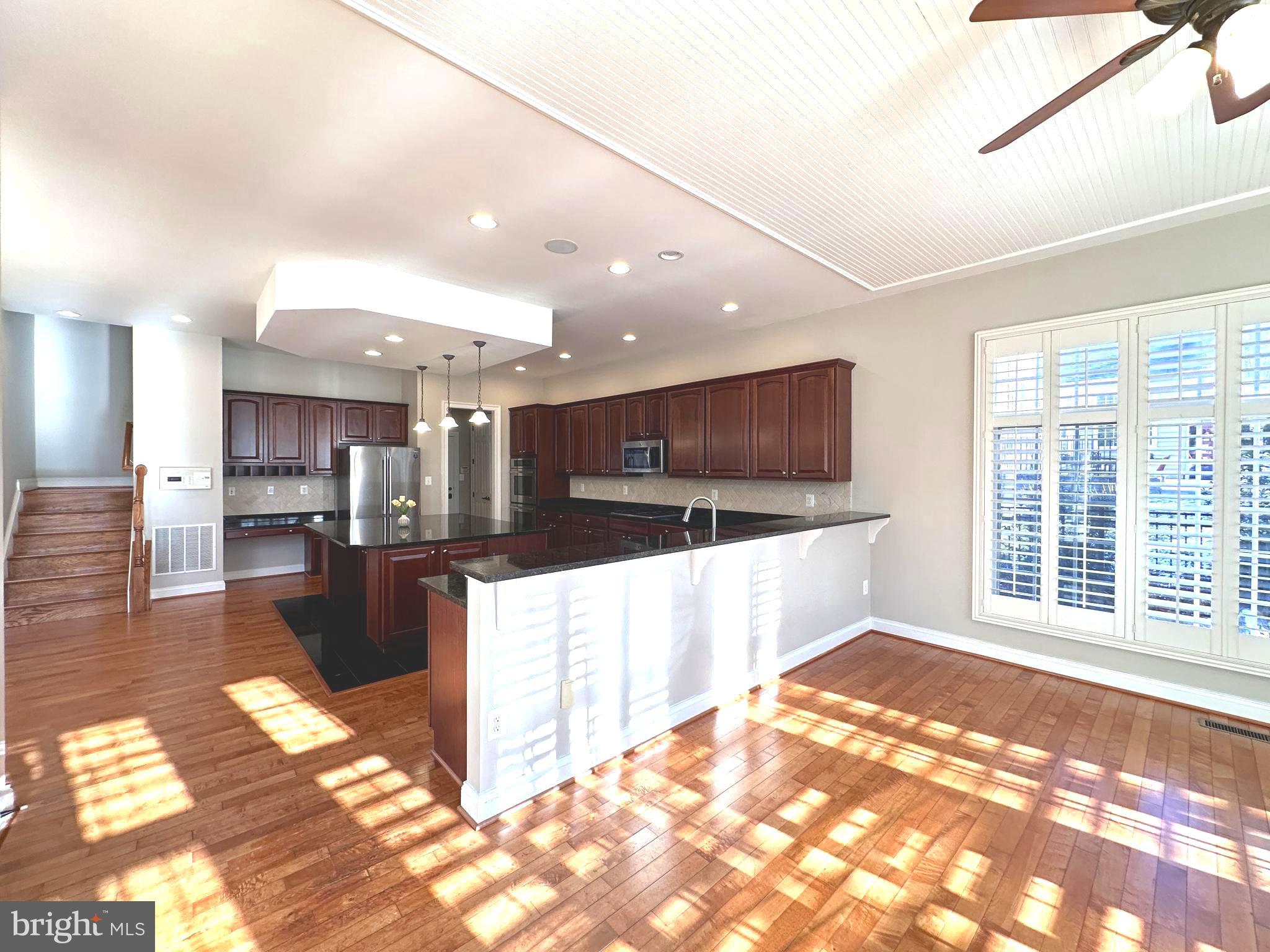 WINDSOR KNOLLS - Residential