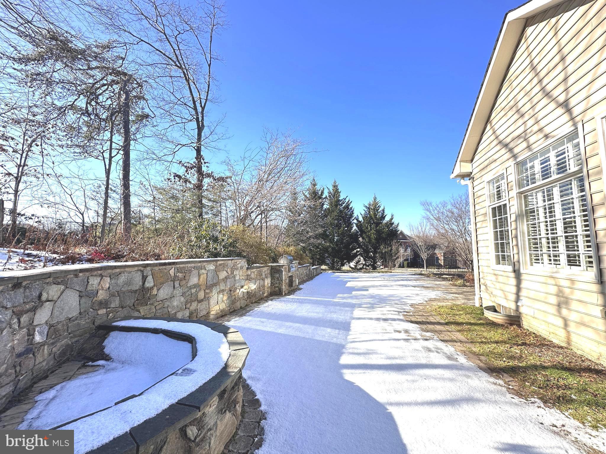 WINDSOR KNOLLS - Residential