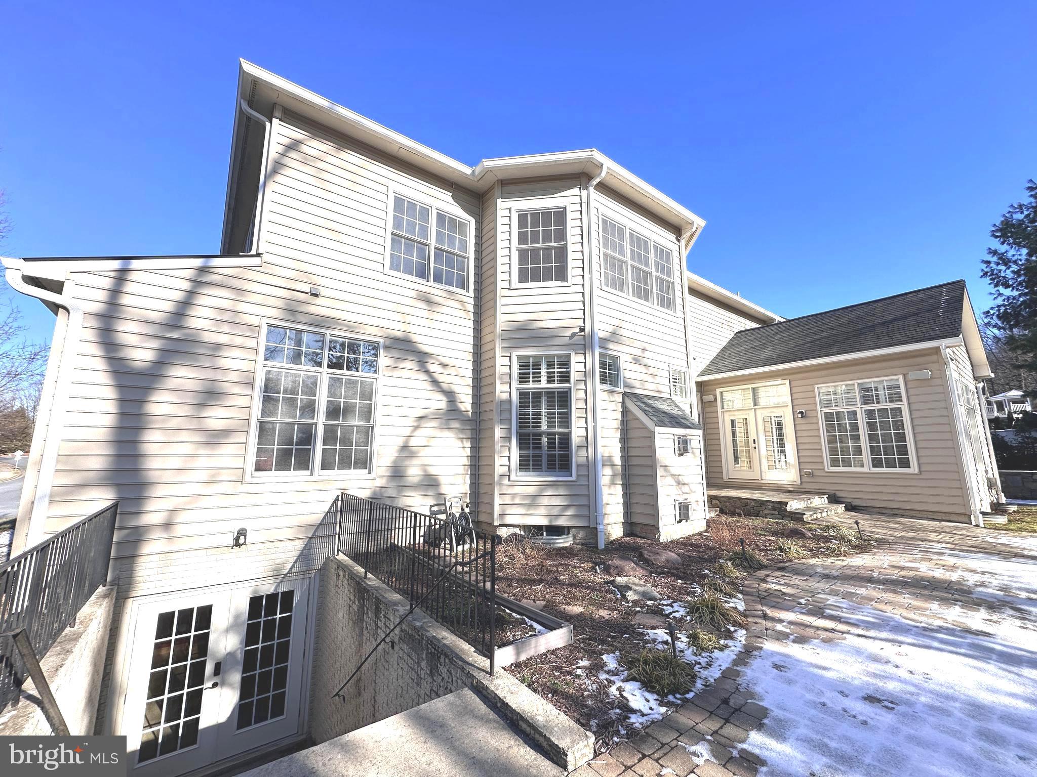 WINDSOR KNOLLS - Residential