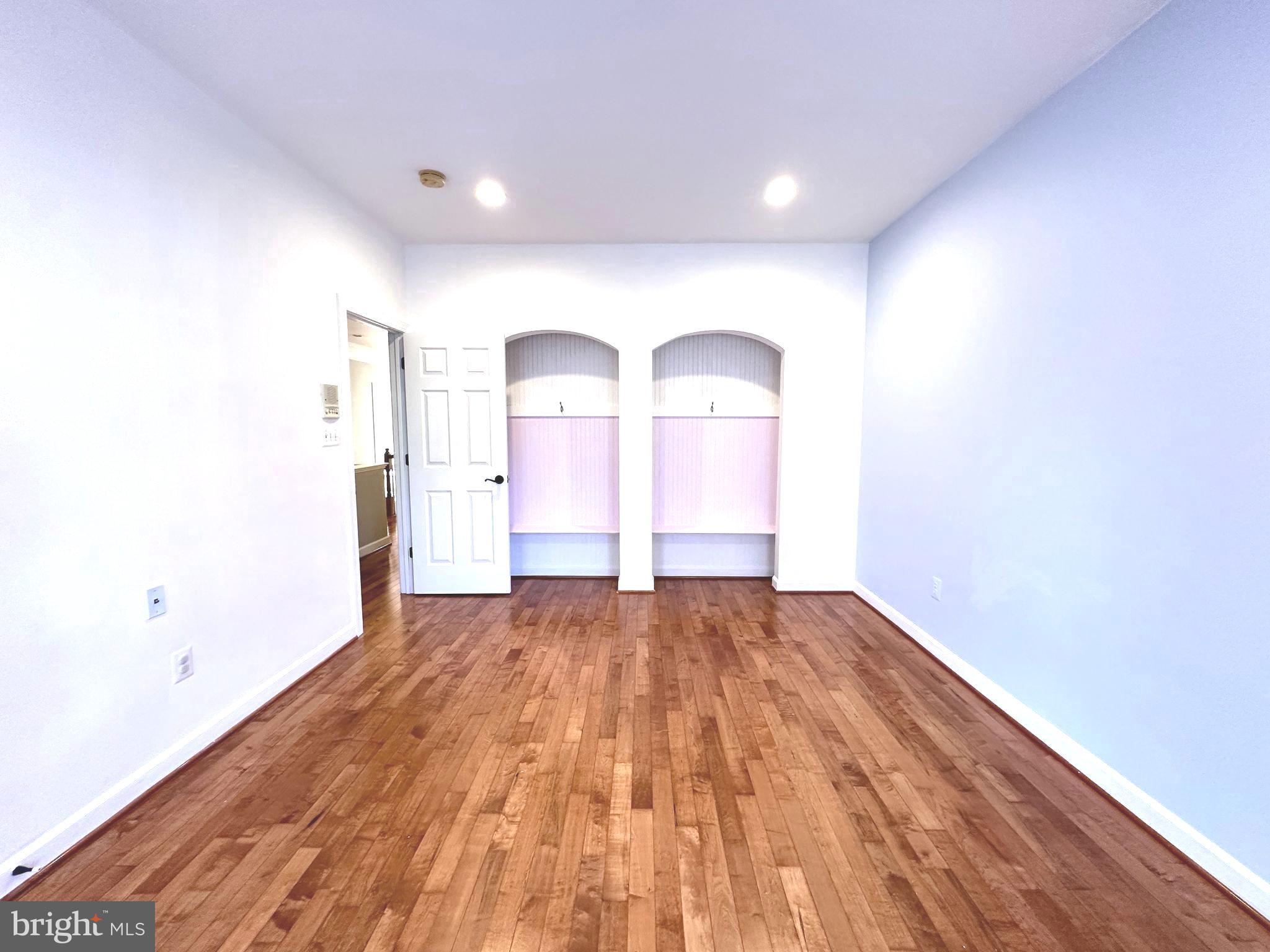 WINDSOR KNOLLS - Residential