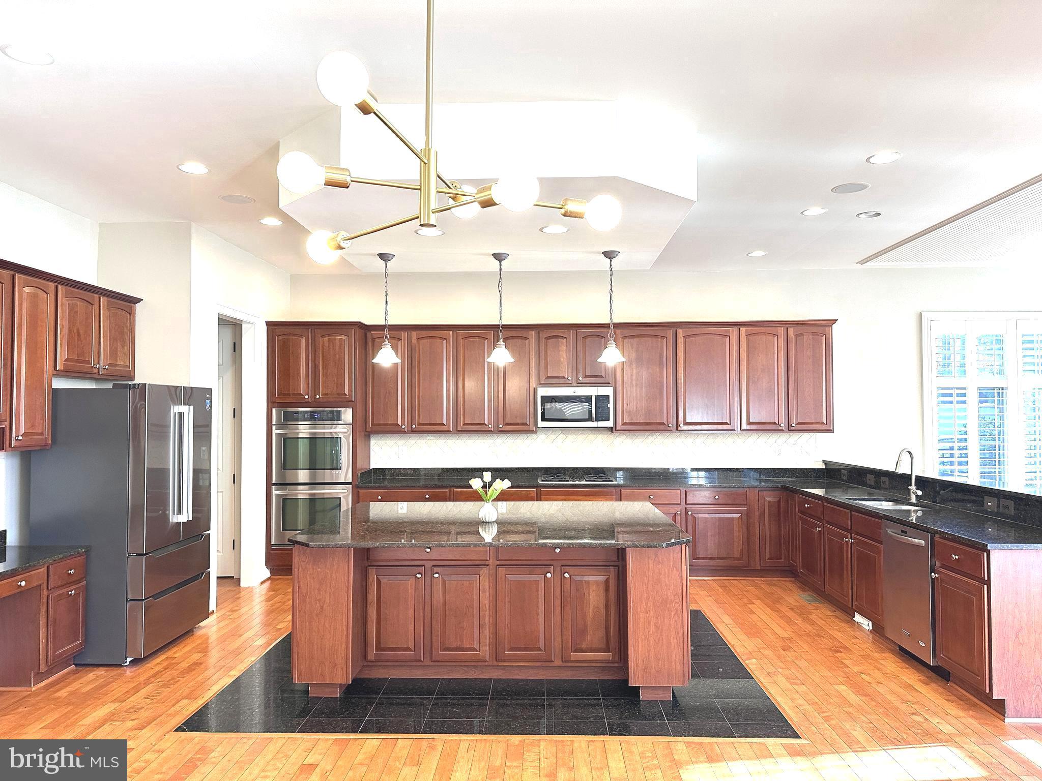 WINDSOR KNOLLS - Residential