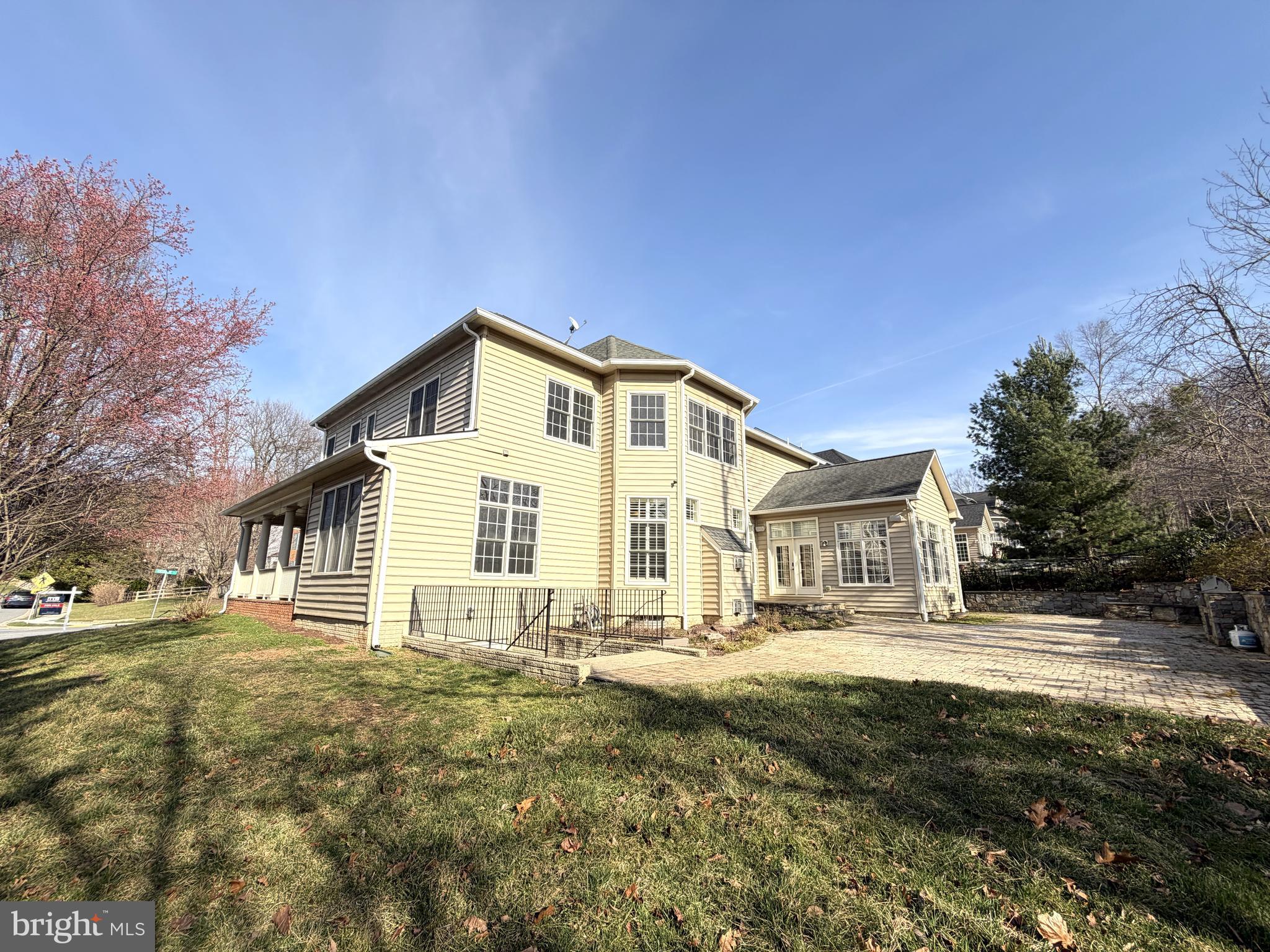 WINDSOR KNOLLS - Residential