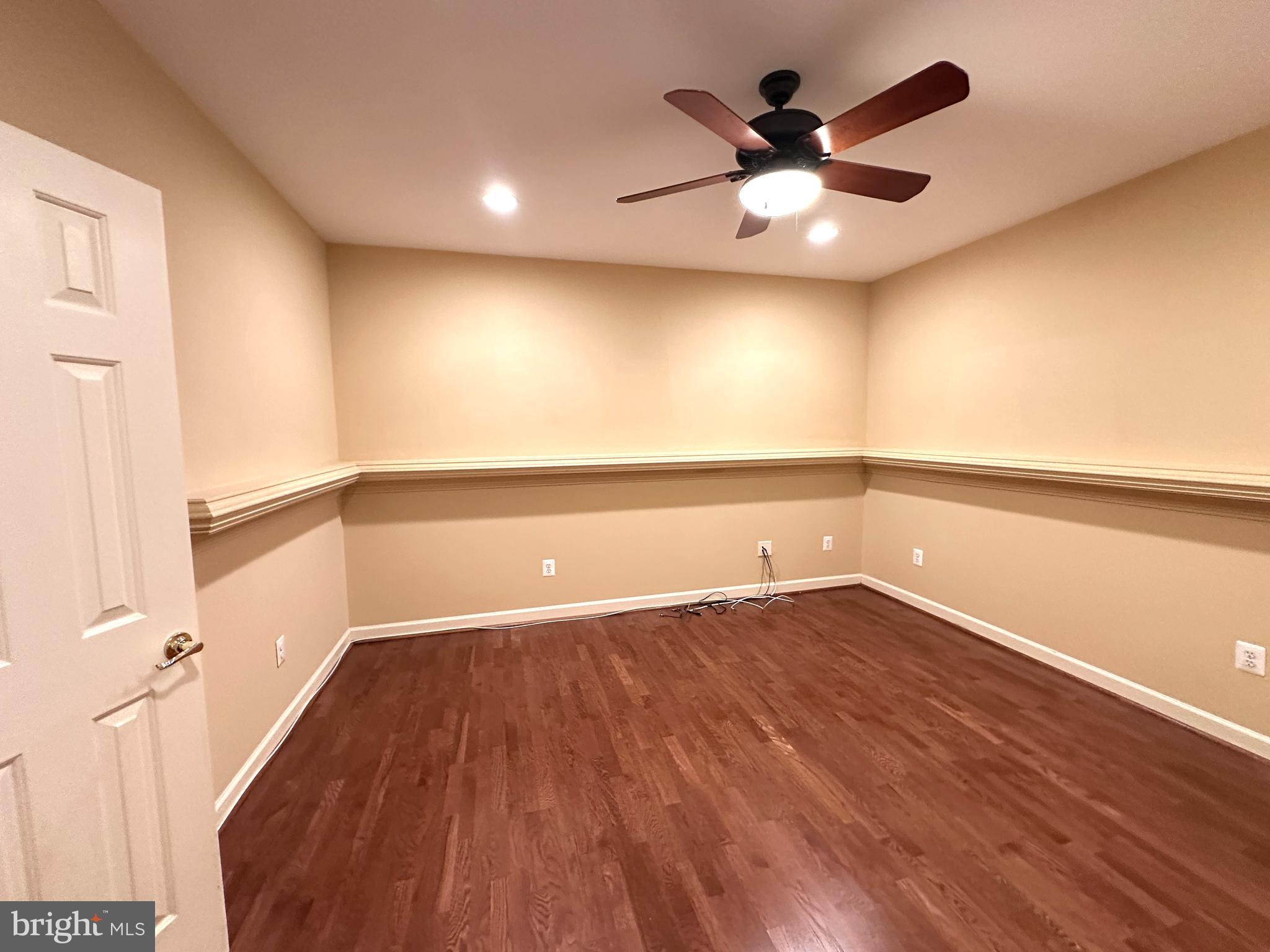 WINDSOR KNOLLS - Residential