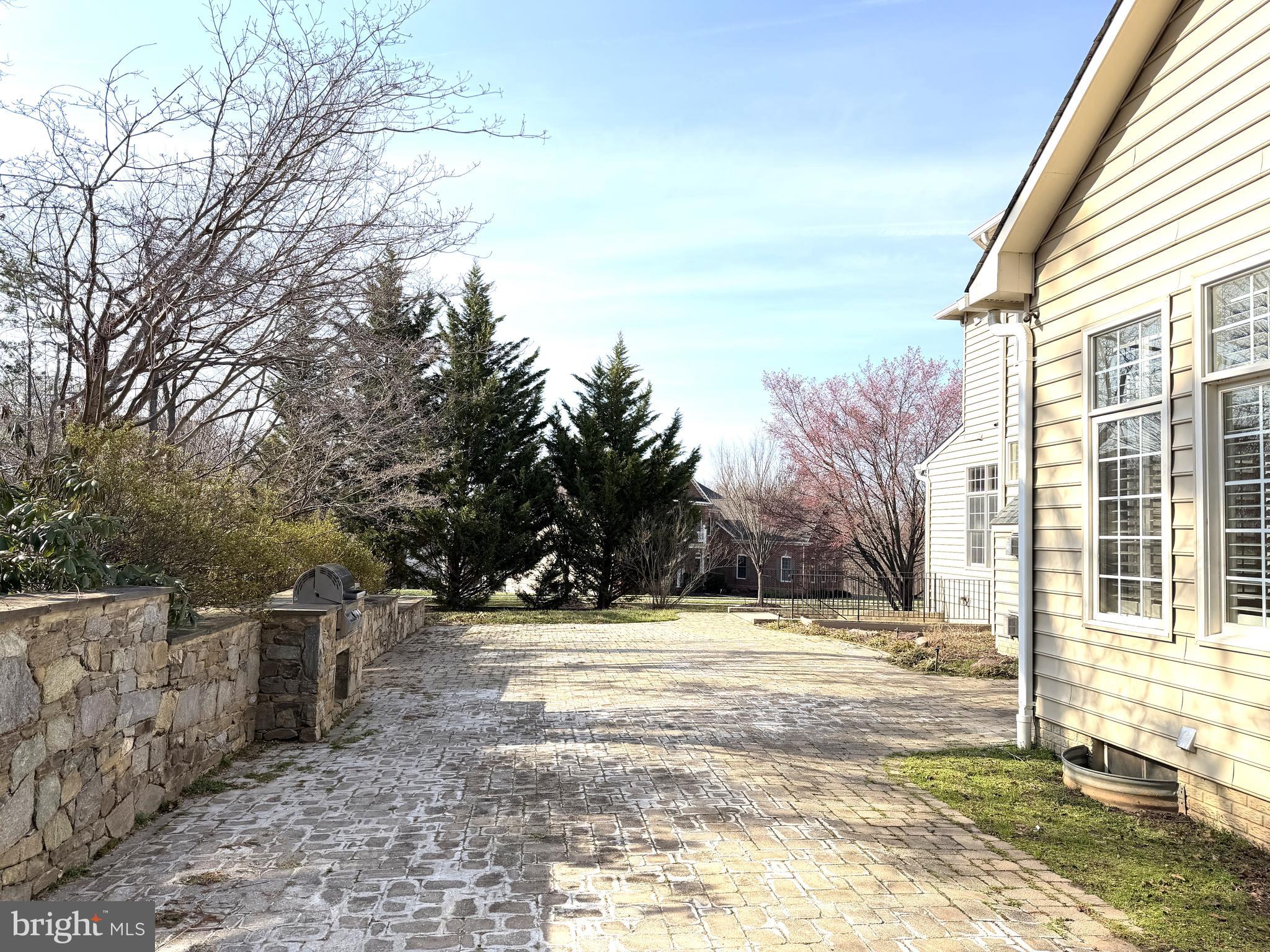 WINDSOR KNOLLS - Residential