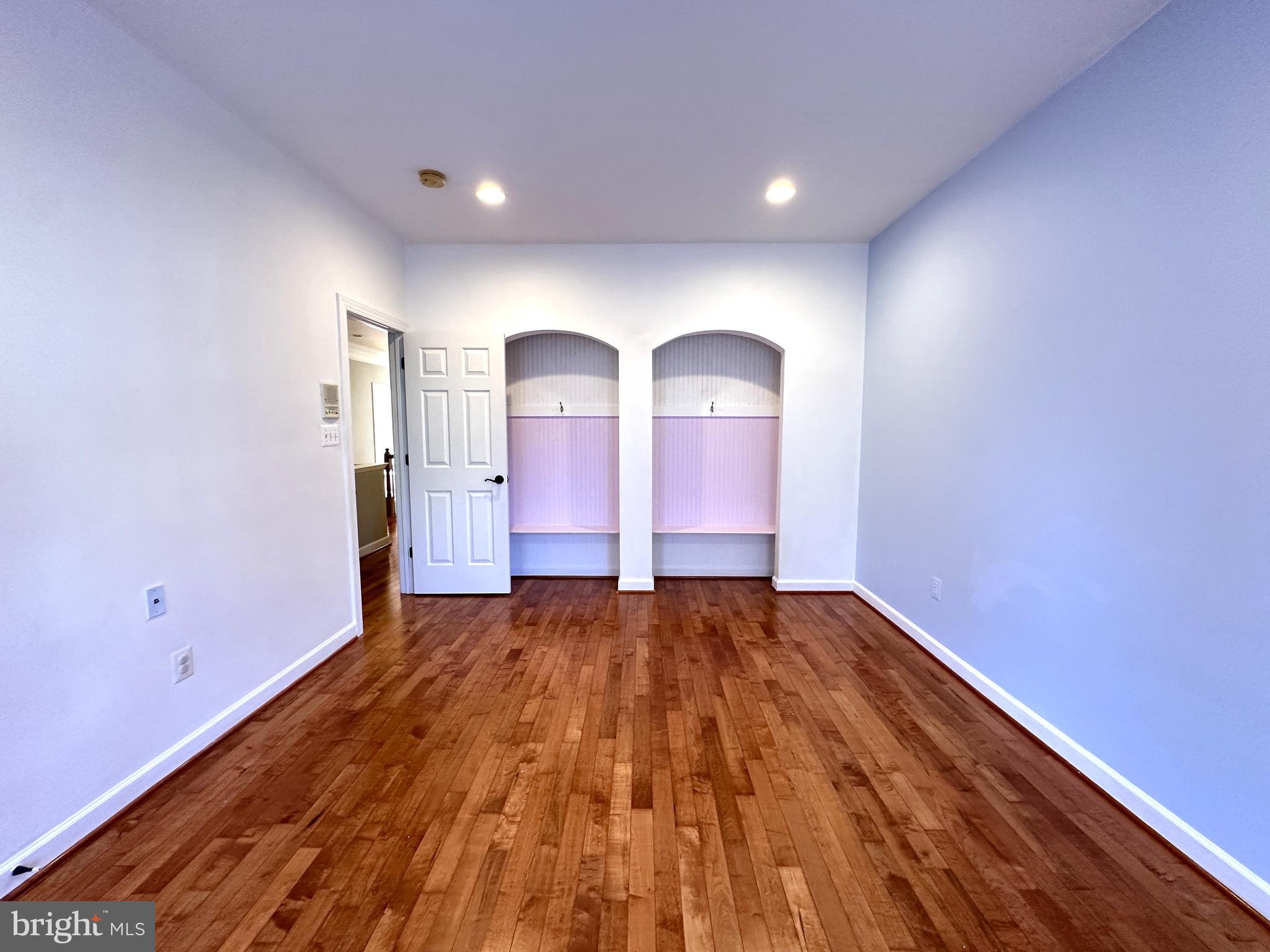 WINDSOR KNOLLS - Residential