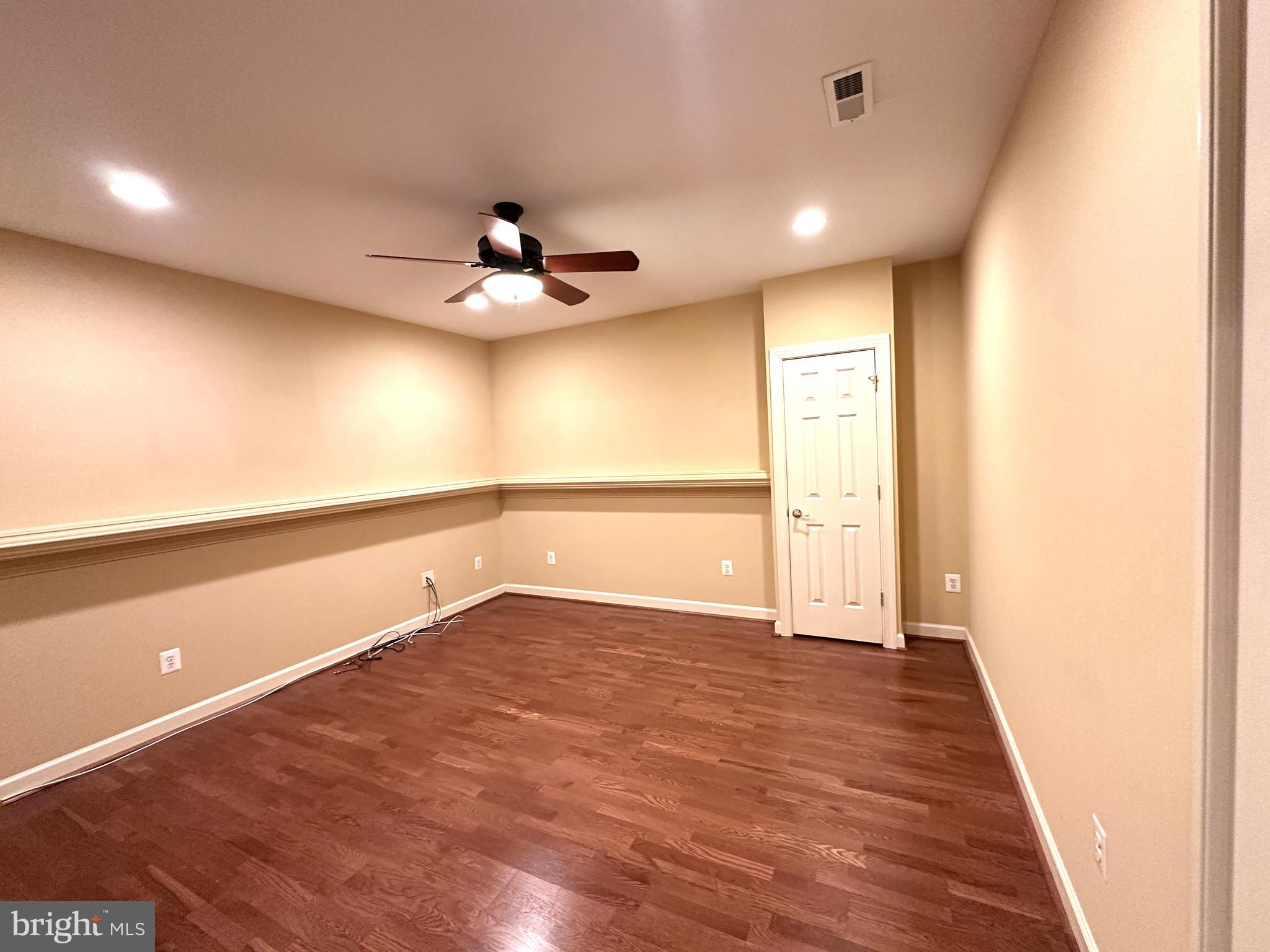 WINDSOR KNOLLS - Residential