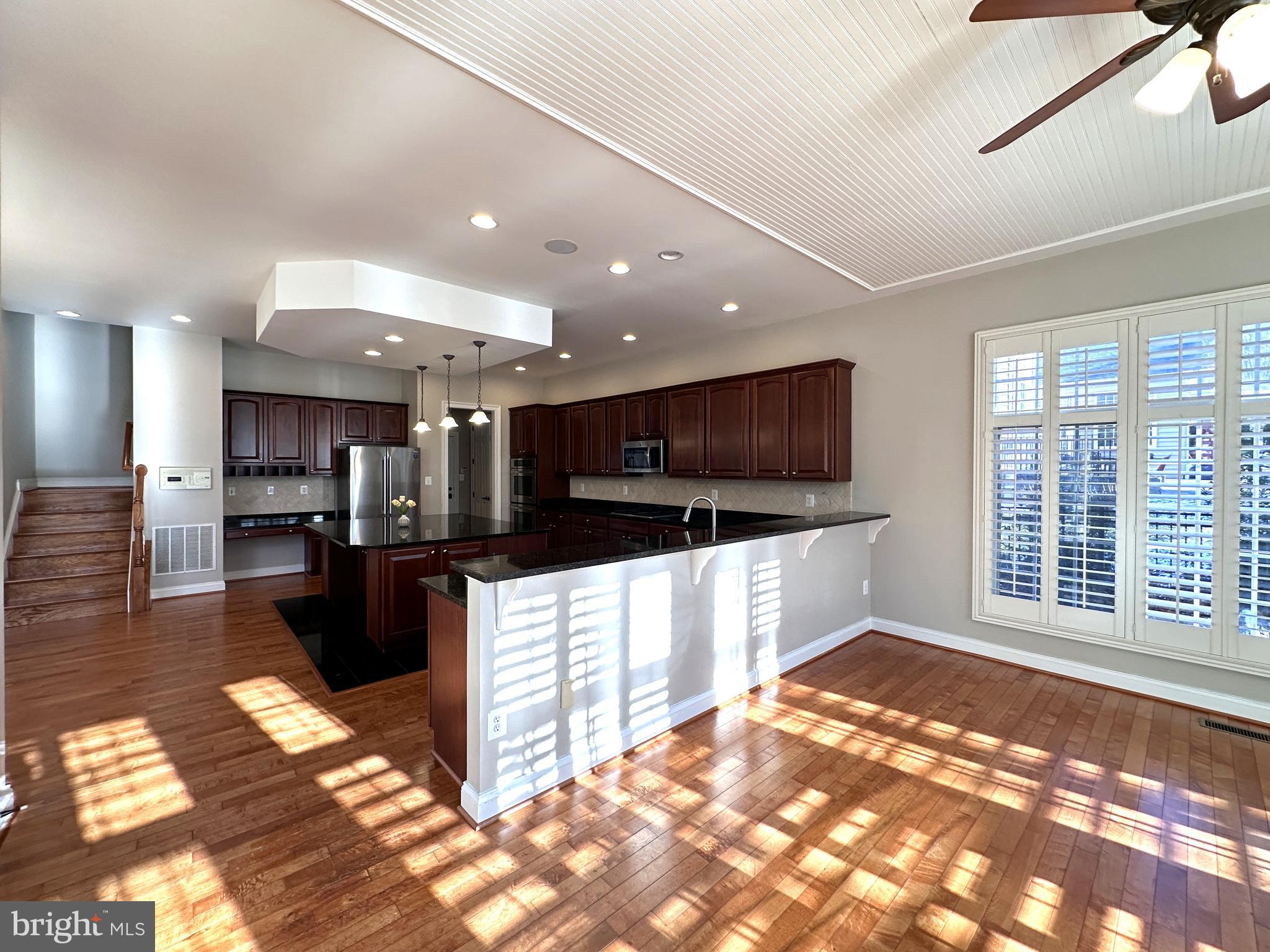 WINDSOR KNOLLS - Residential