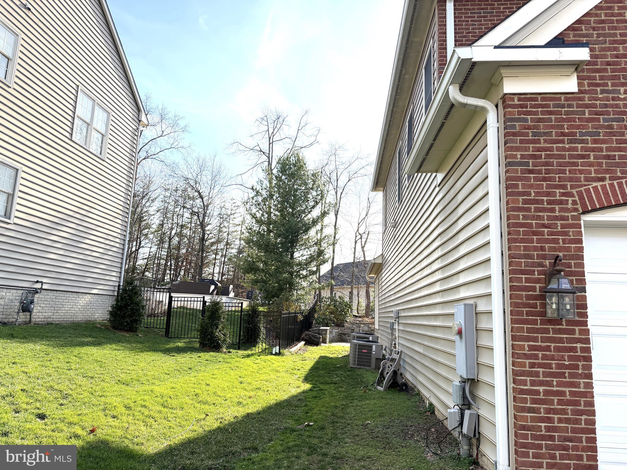 WINDSOR KNOLLS - Residential