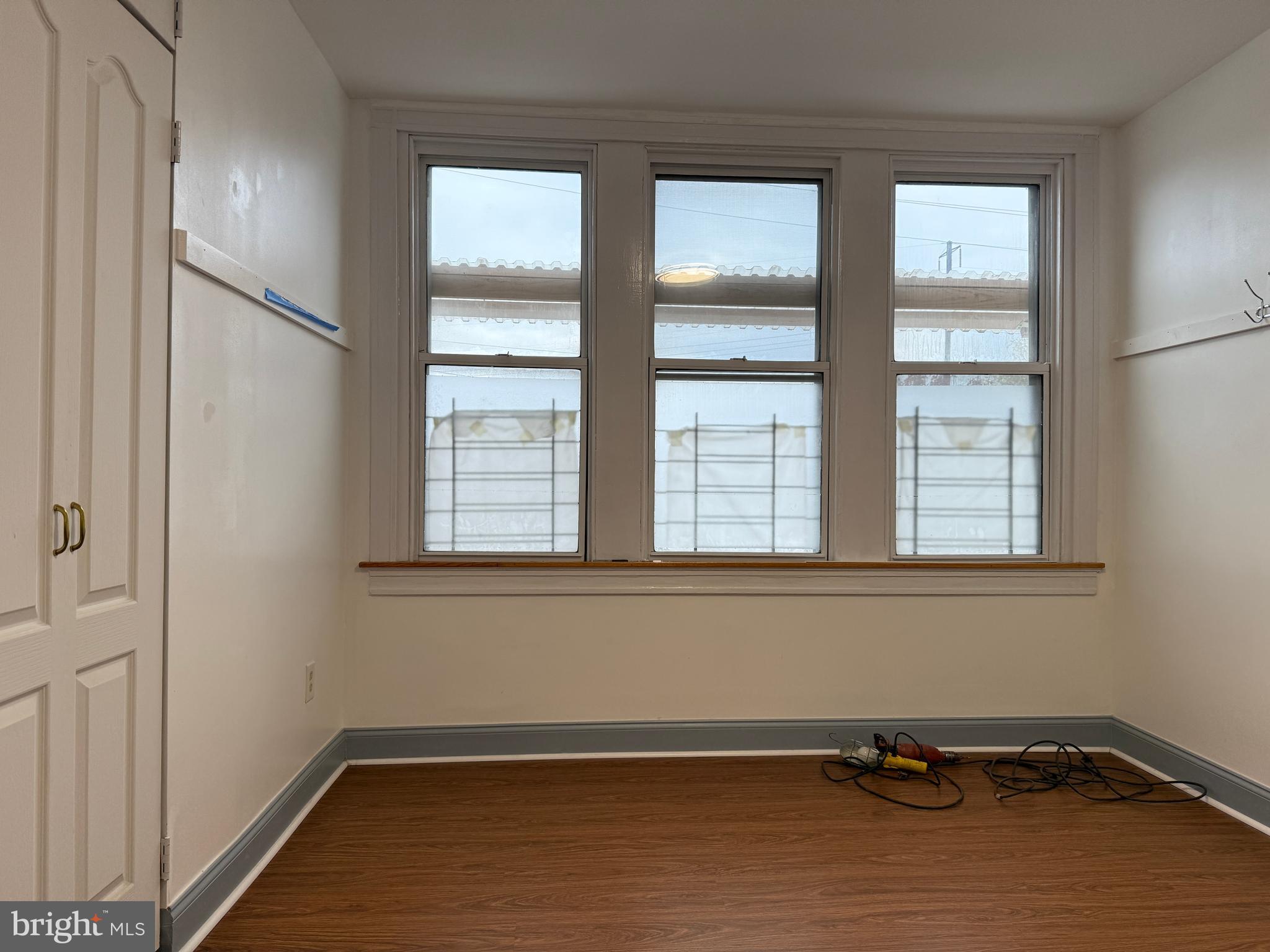 2911 W SEDGLEY AVENUE