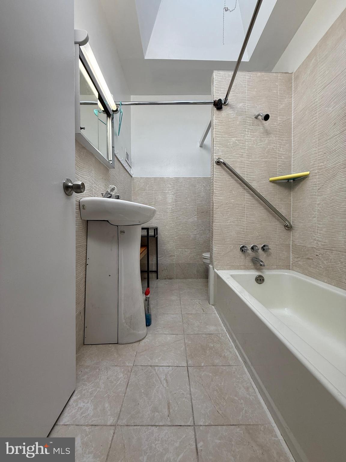 2911 W SEDGLEY AVENUE