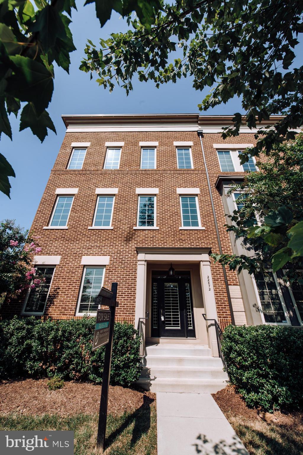 BRAMBLETON TOWN CENTER - Residential Lease