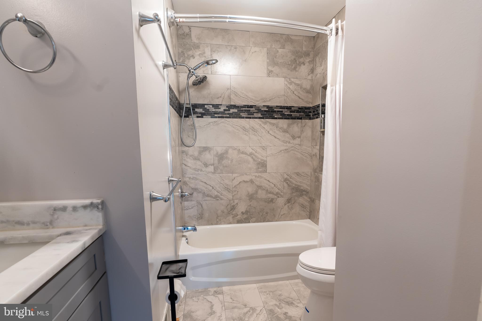 GLENN STATION - Residential Lease