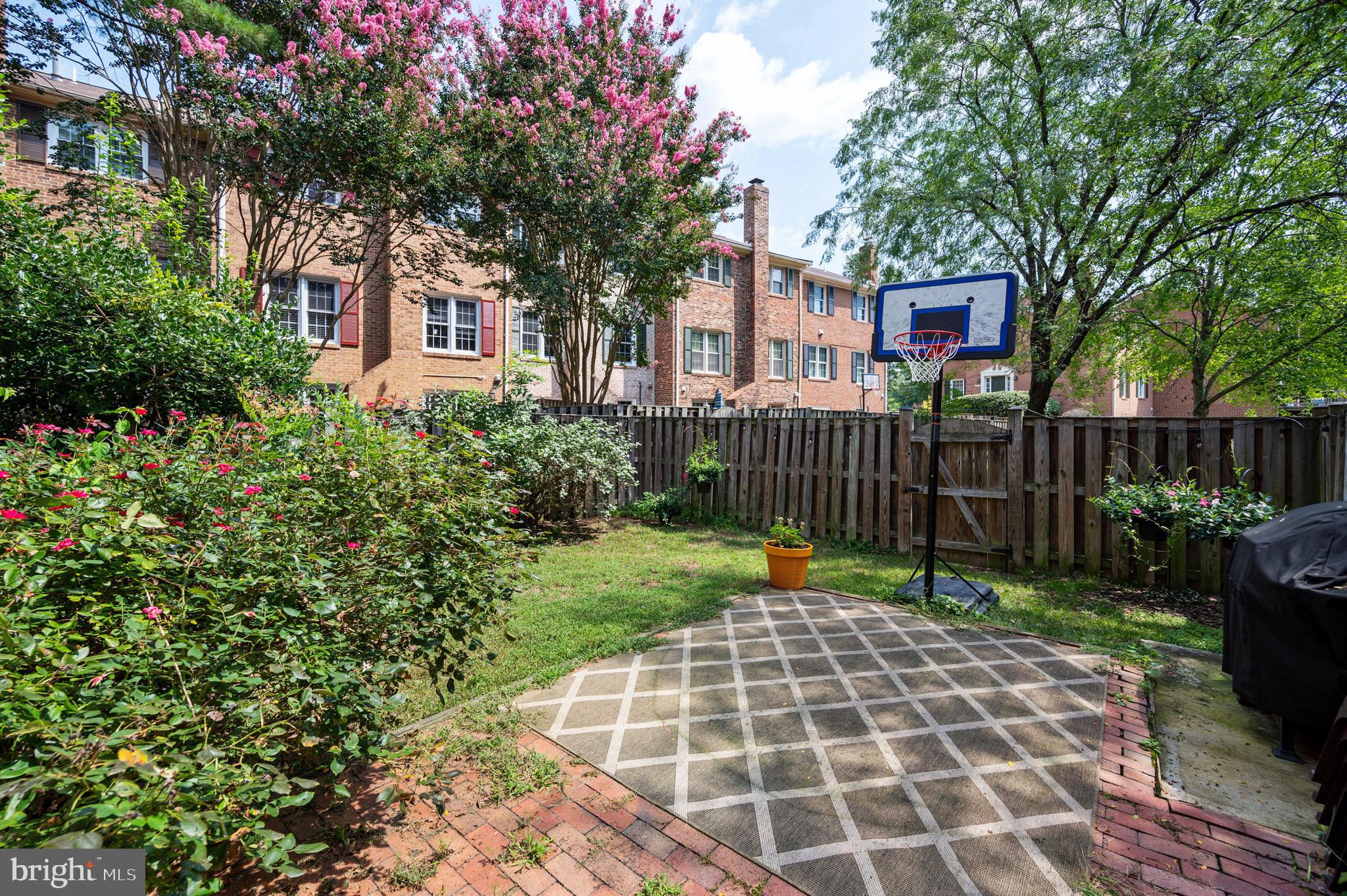 HUNTINGTON AT MT VERNON - Residential