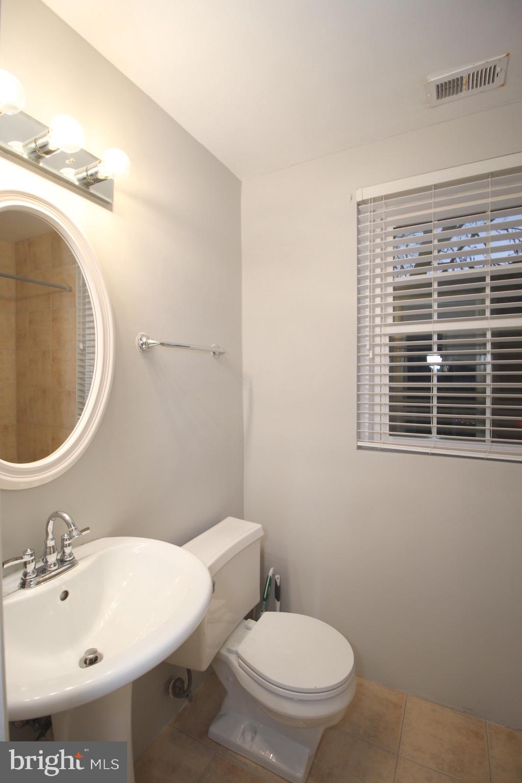 FAIRLINGTON GLEN - Residential Lease