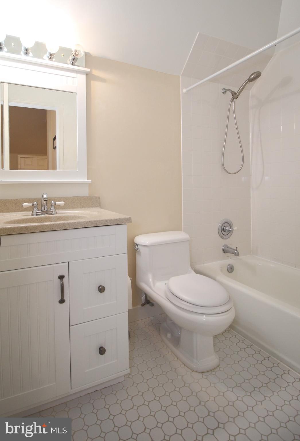 FAIRLINGTON GLEN - Residential Lease