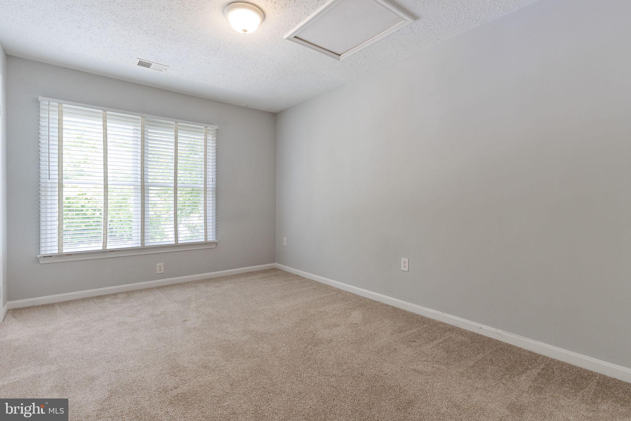 LAKE RIDGE - MOHICAN - Residential Lease