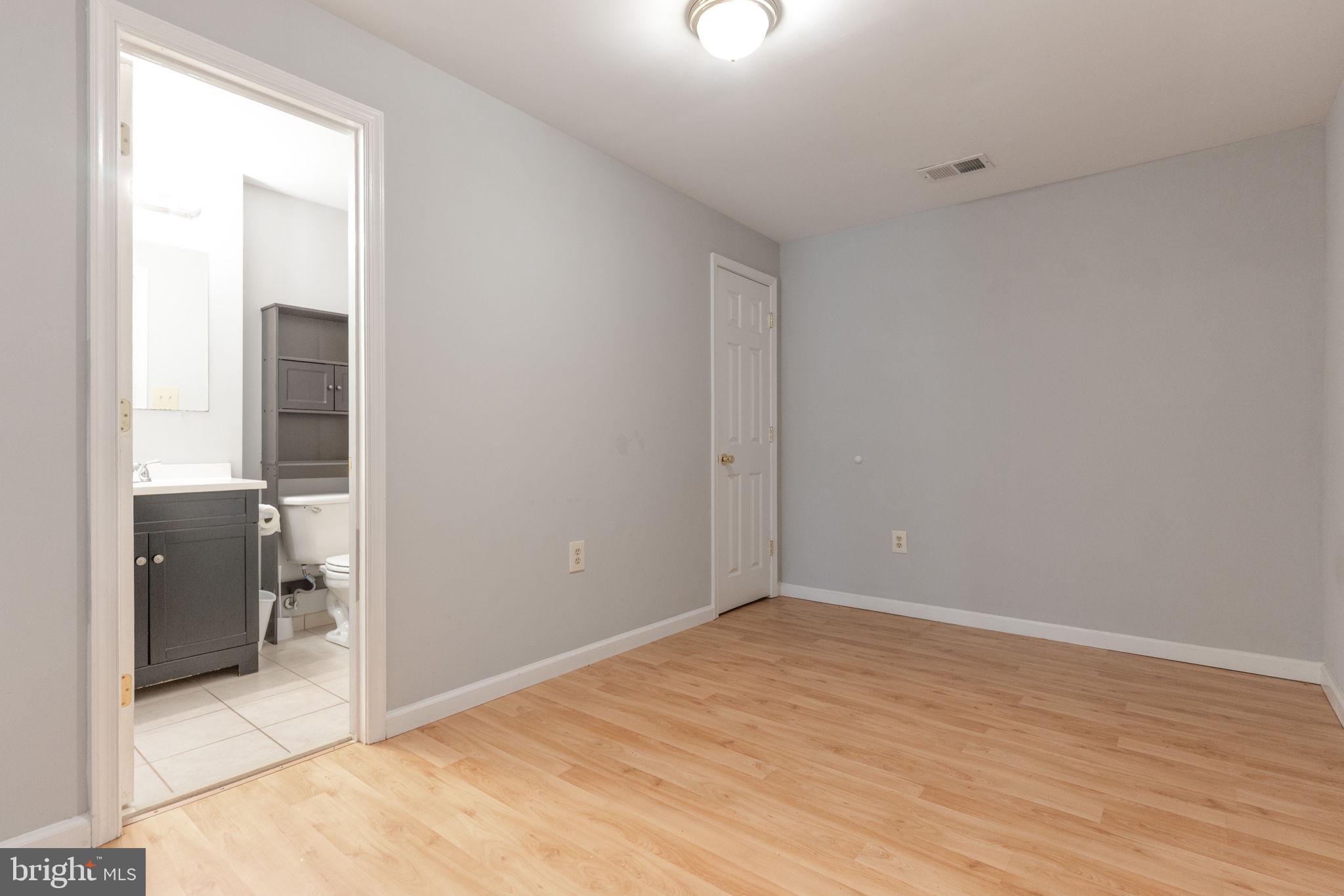 LAKE RIDGE - MOHICAN - Residential Lease