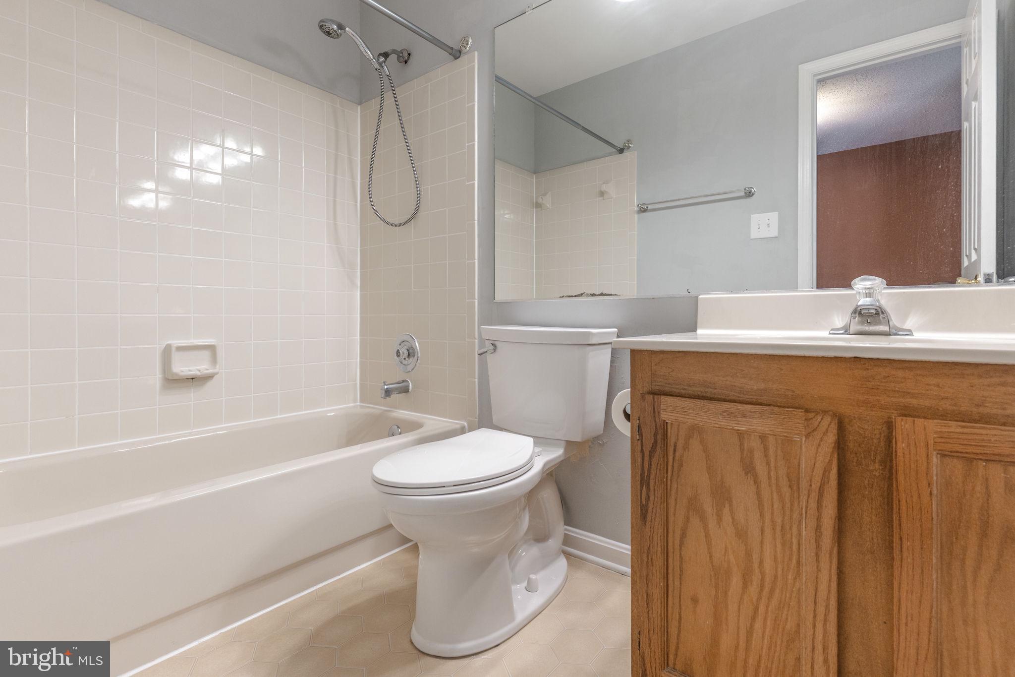 LAKE RIDGE - MOHICAN - Residential Lease