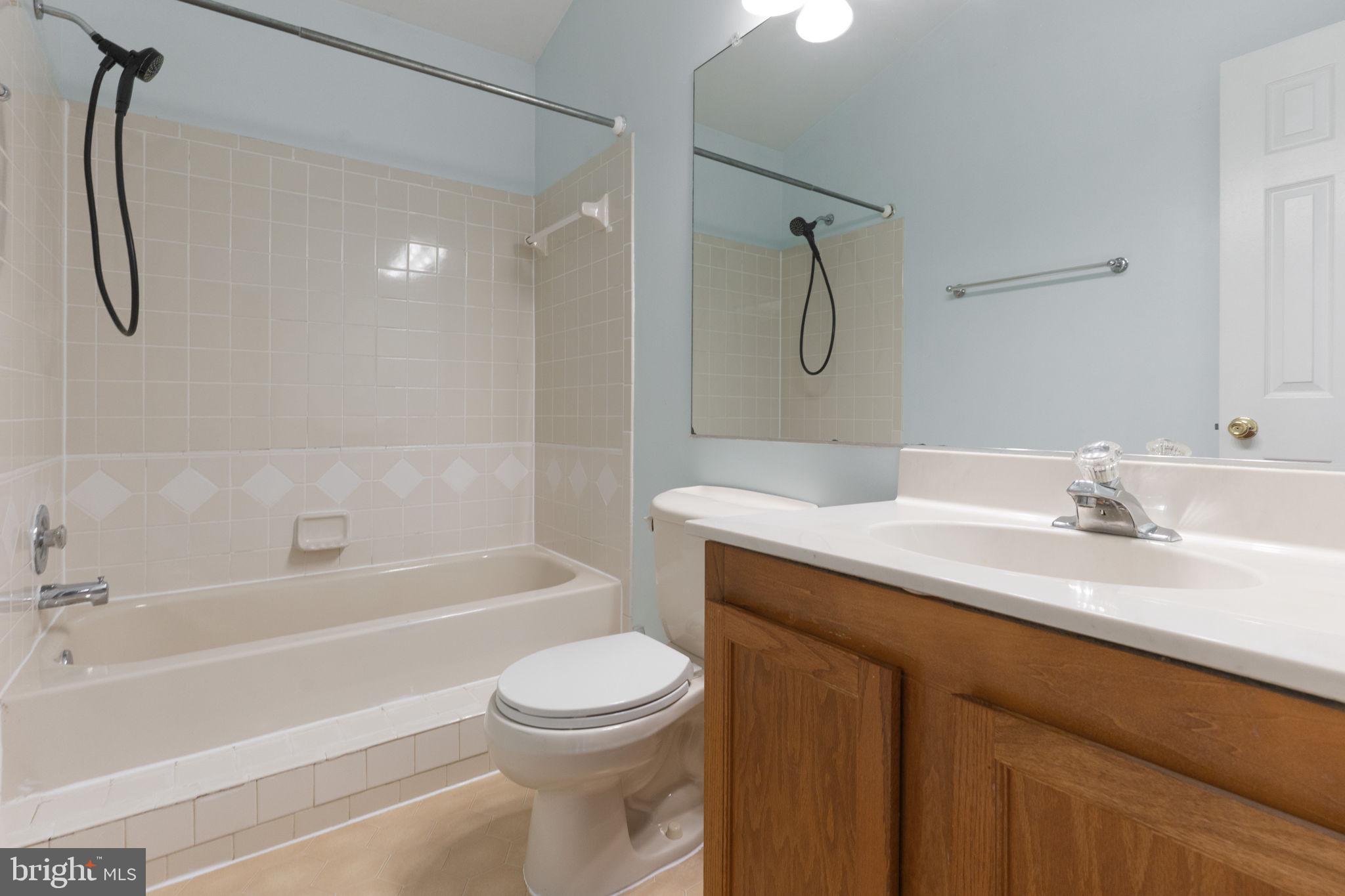 LAKE RIDGE - MOHICAN - Residential Lease