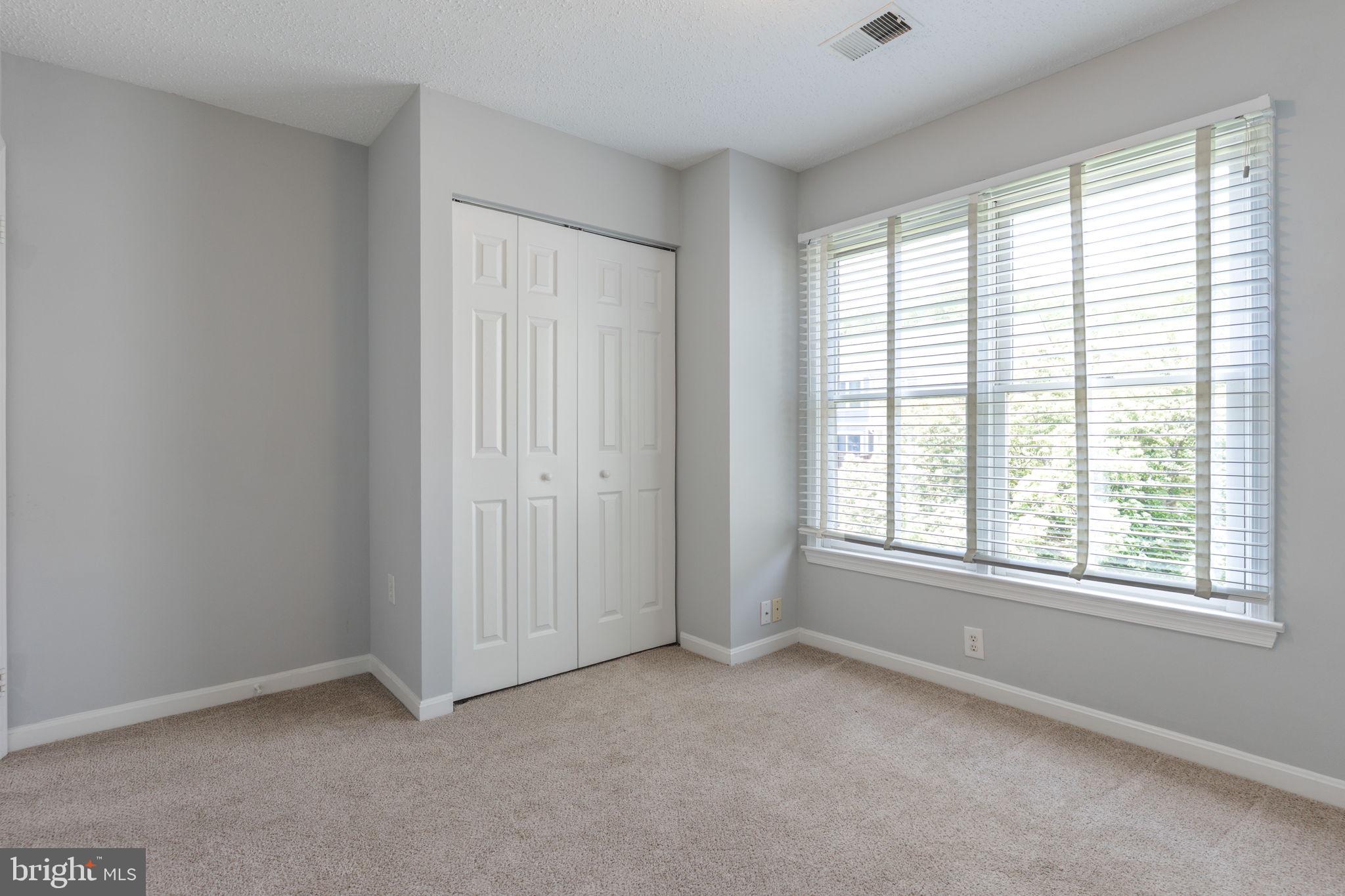 LAKE RIDGE - MOHICAN - Residential Lease