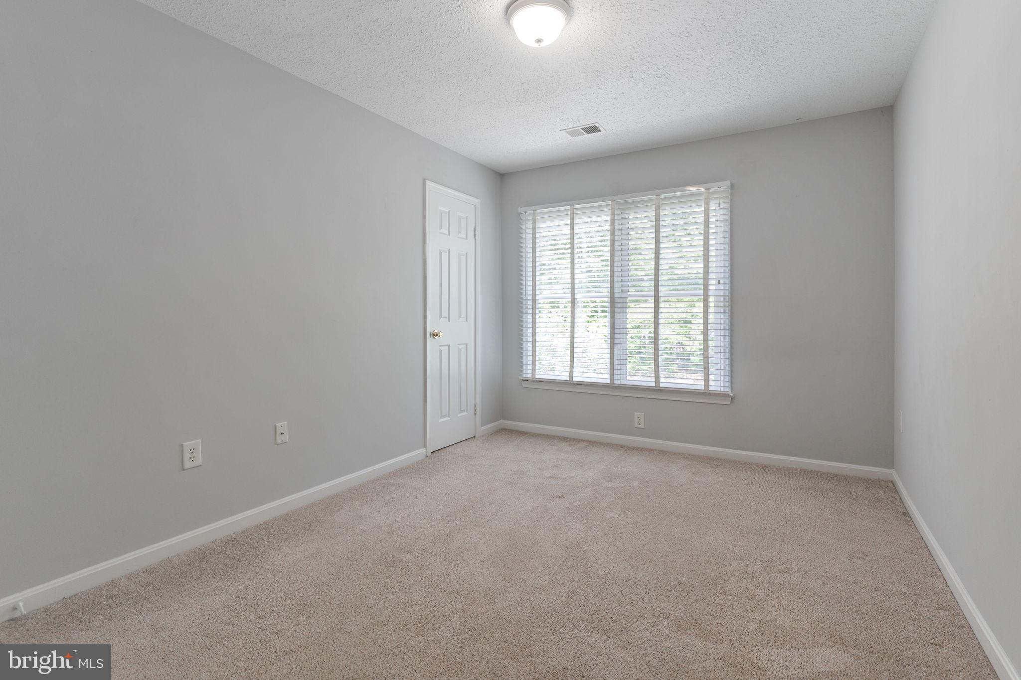 LAKE RIDGE - MOHICAN - Residential Lease