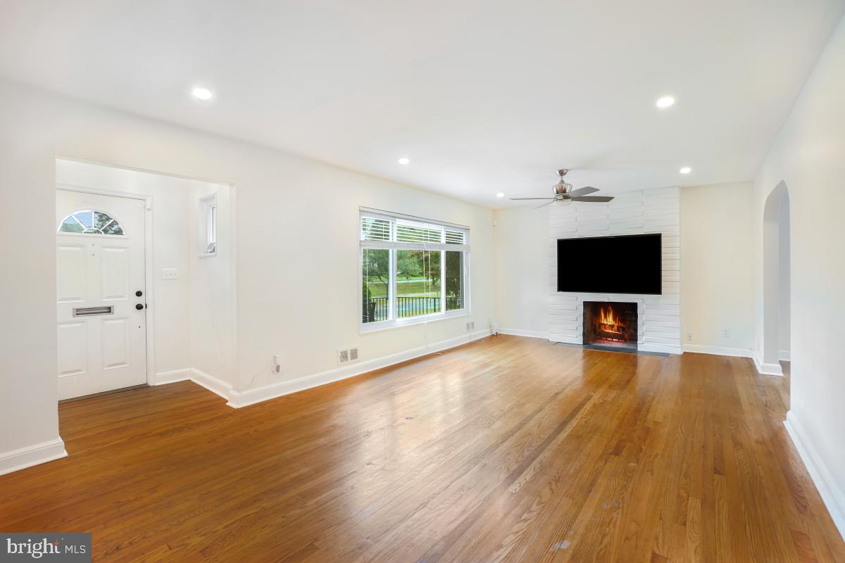 GLENVIEW - Residential Lease