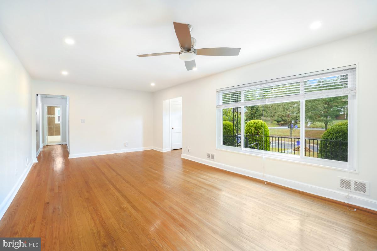 GLENVIEW - Residential Lease