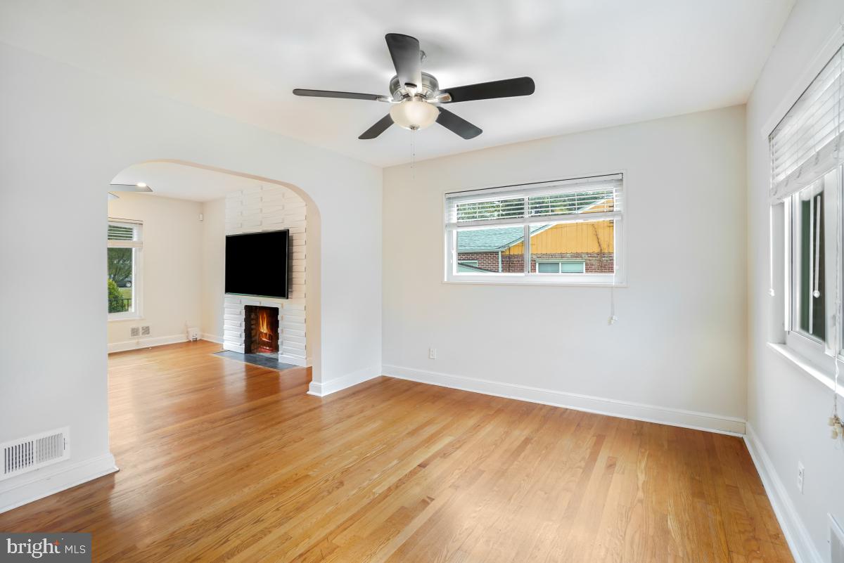 GLENVIEW - Residential Lease