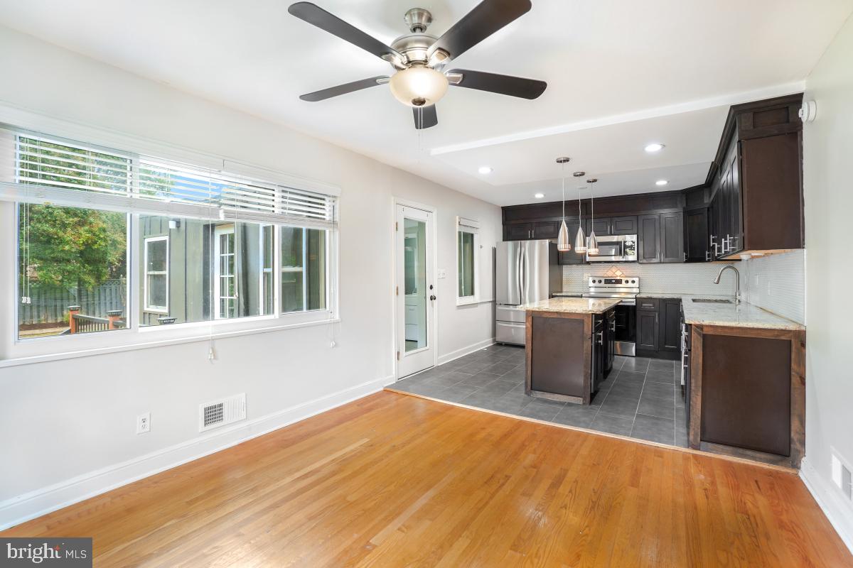 GLENVIEW - Residential Lease