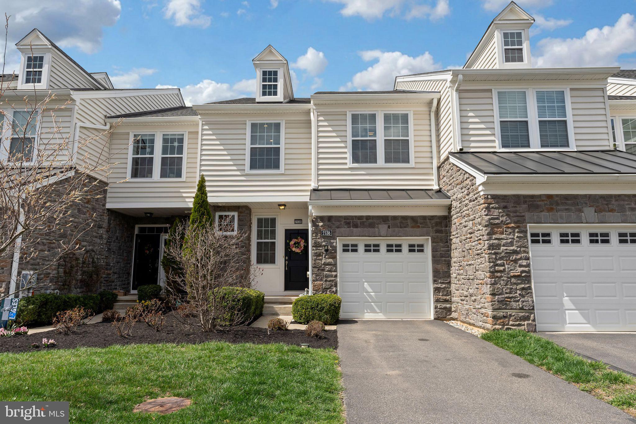 OAKS AT LAFAYETTE HILL - Residential