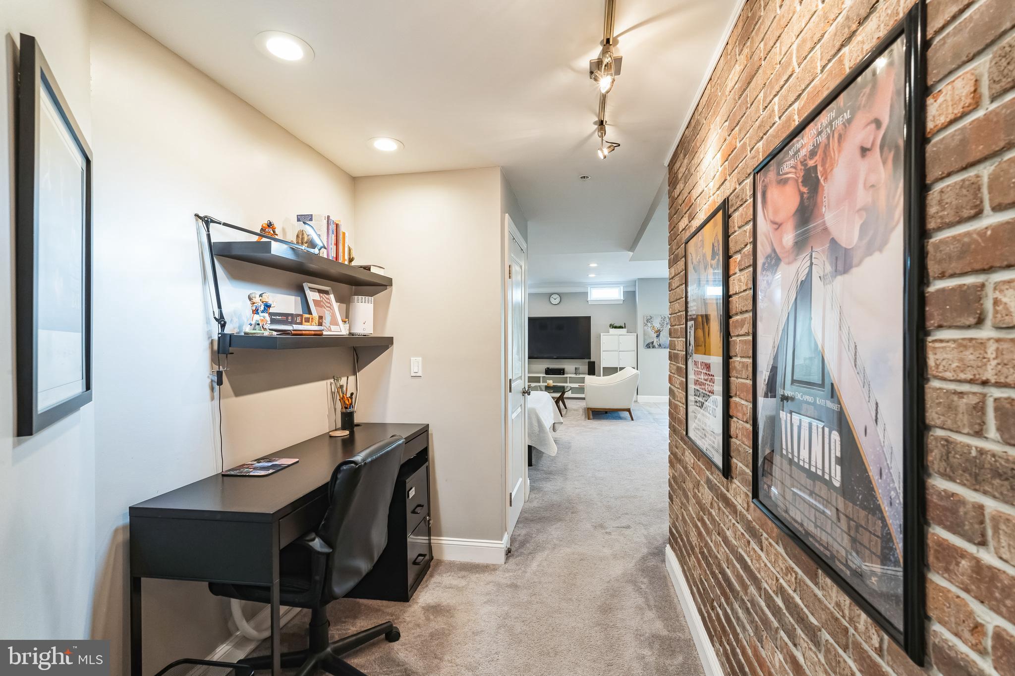 OAKS AT LAFAYETTE HILL - Residential