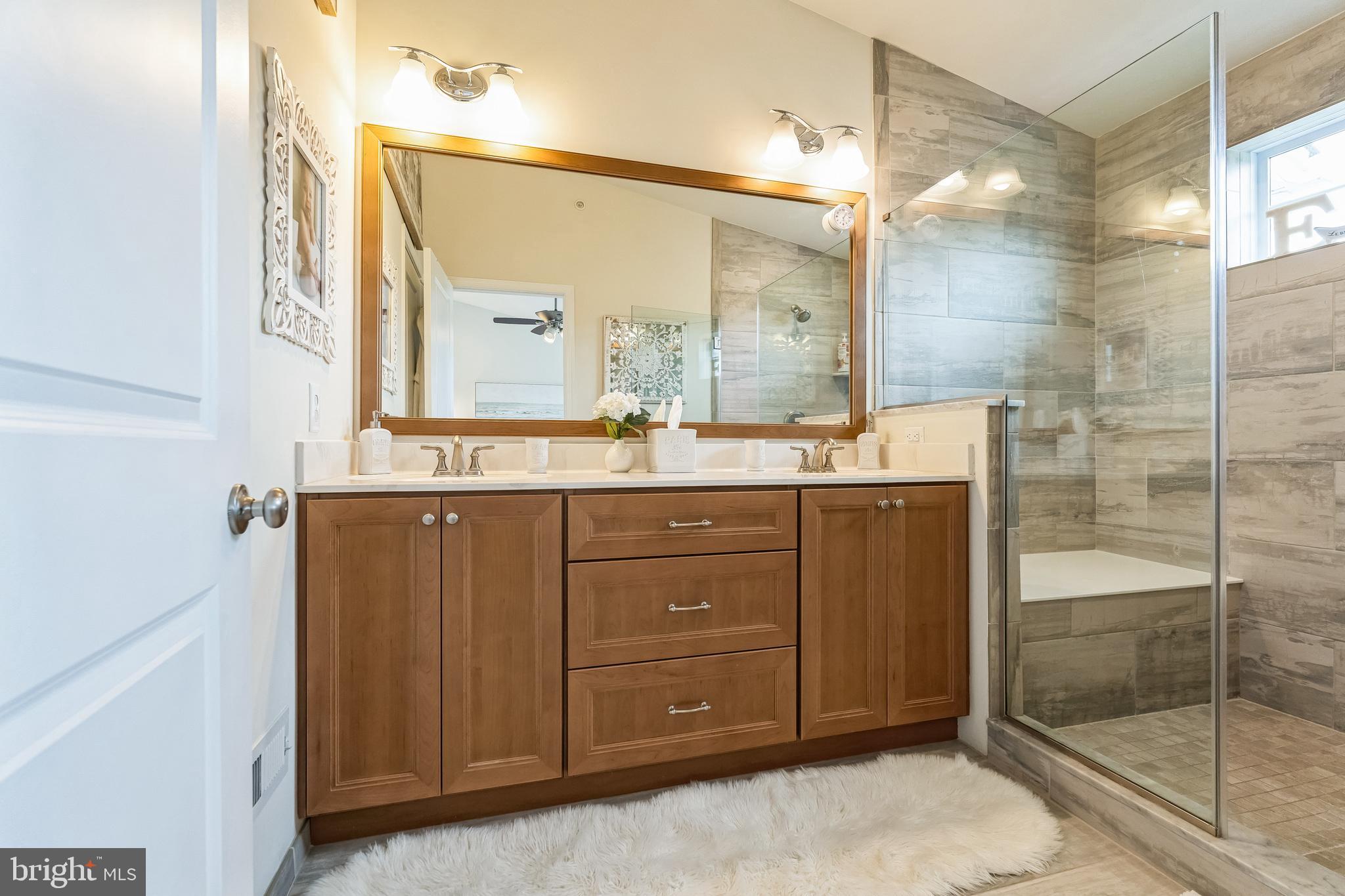 OAKS AT LAFAYETTE HILL - Residential