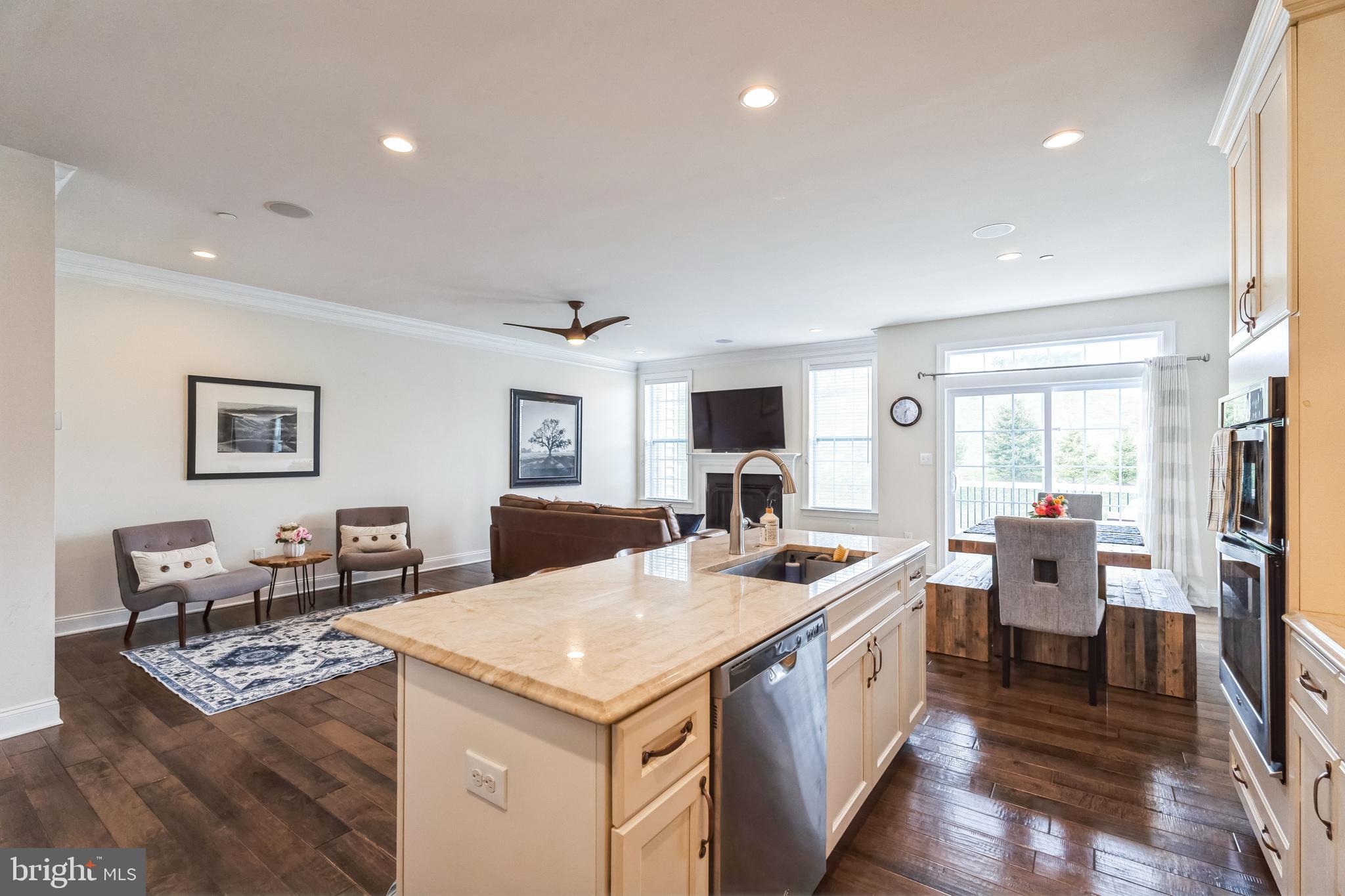 OAKS AT LAFAYETTE HILL - Residential