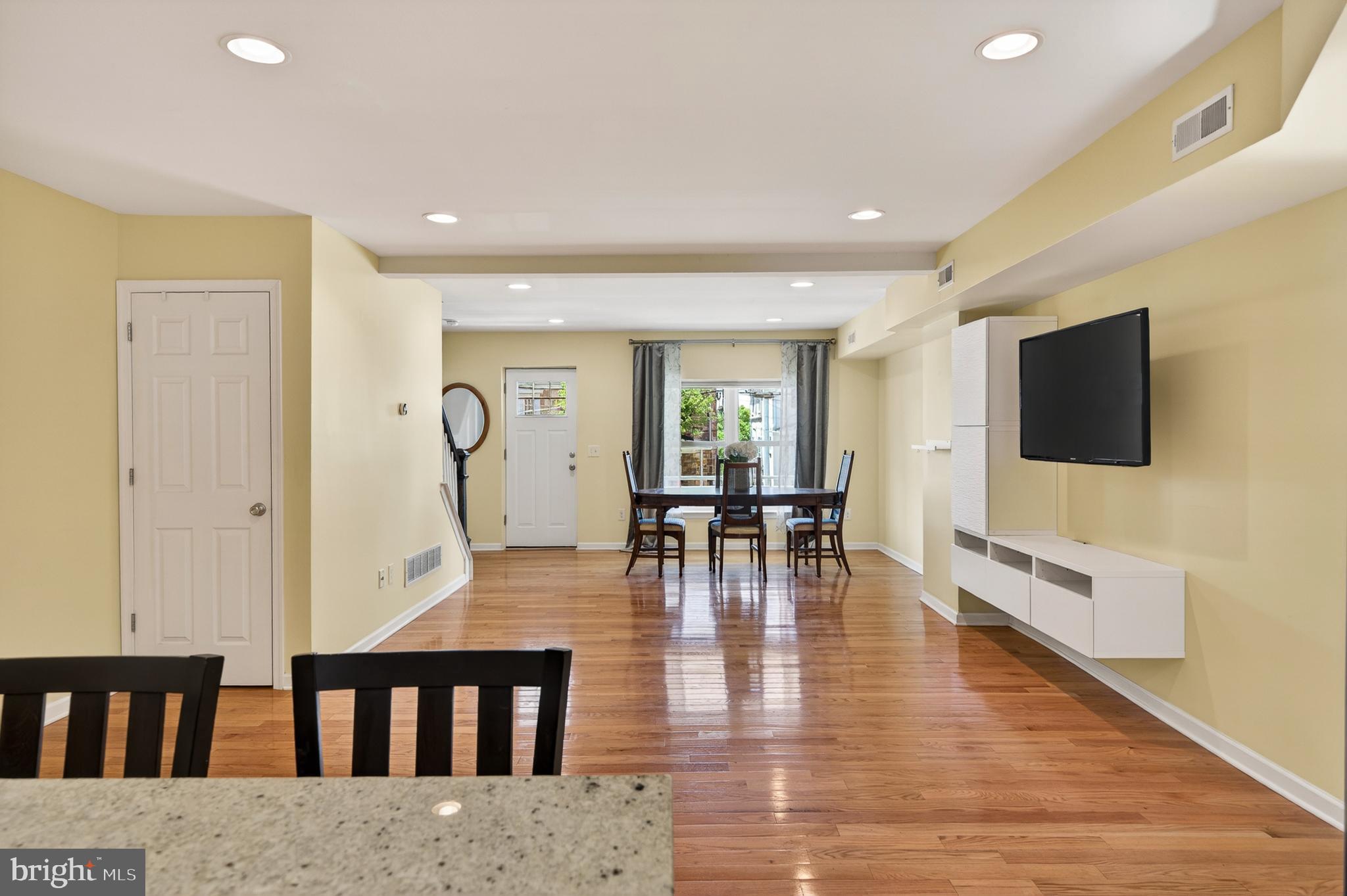 STRAWBERRY FIELDS - Residential