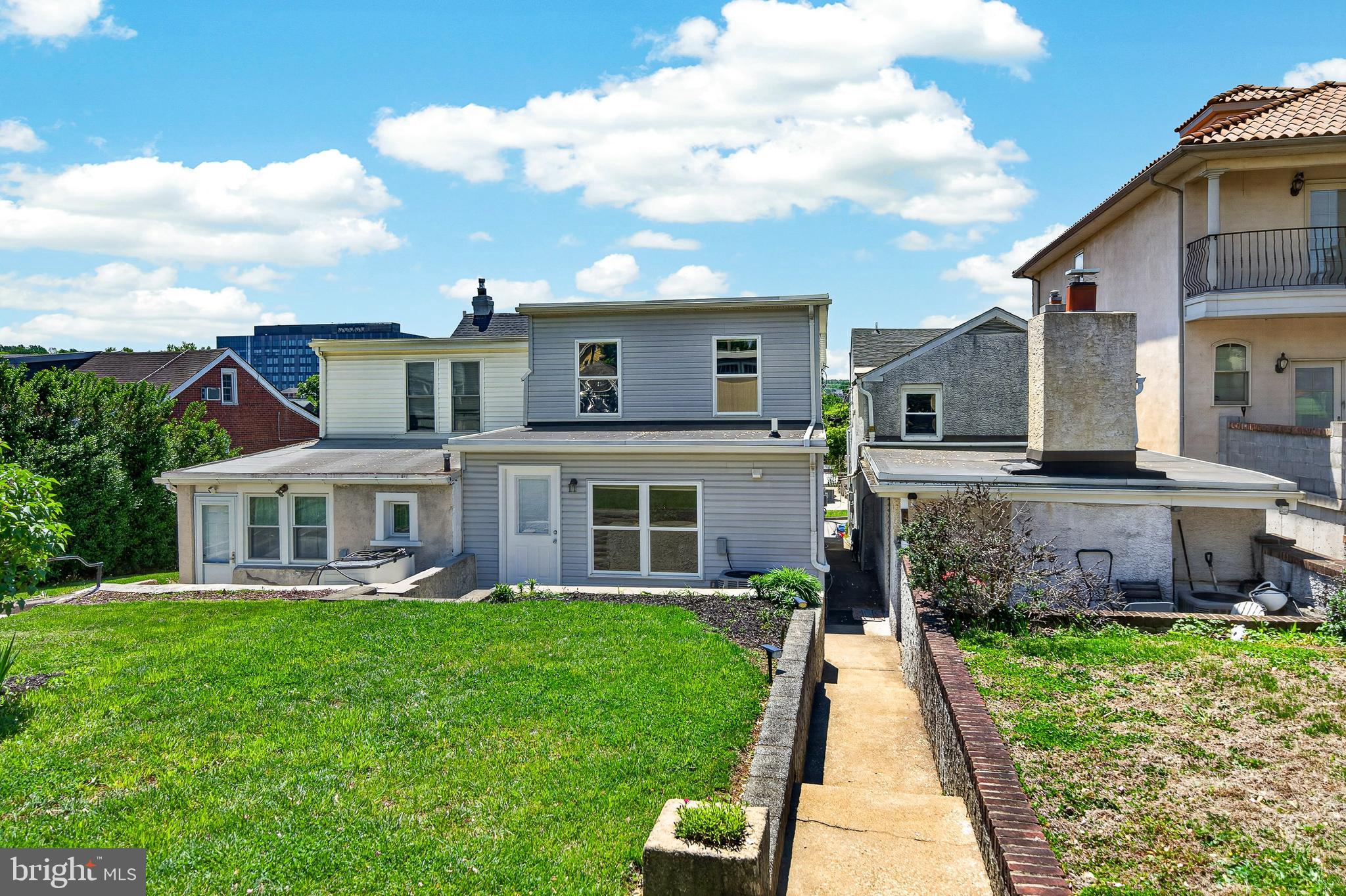 STRAWBERRY FIELDS - Residential